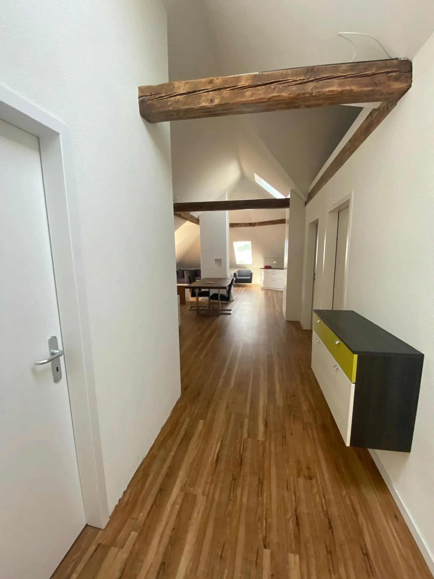 Spacious 4.5-room penthouse apartment, modern design and lots of charm - Photo 5 of 12