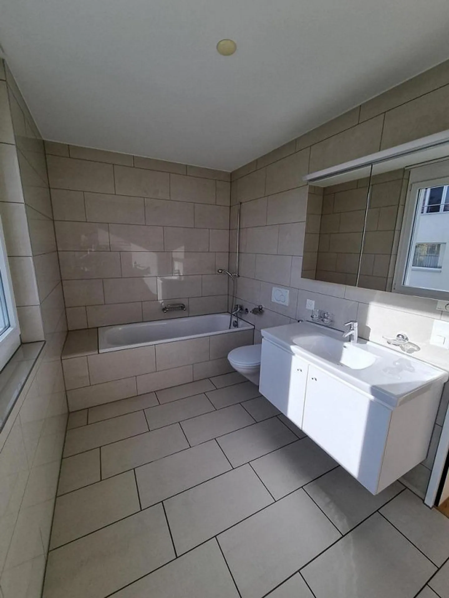 La tua nuova casa a Niederrohrdorf - Appartamento di 4,5 locali al 1° piano! - Foto 7 di 9