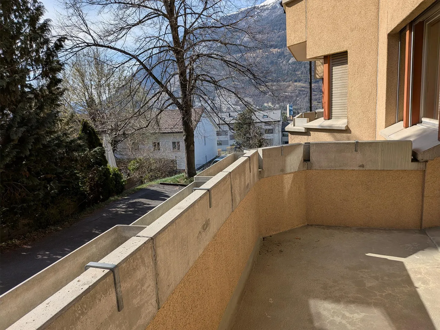 Tranquillo appartamento soleggiato di 2.5 locali - Foto 2 di 5