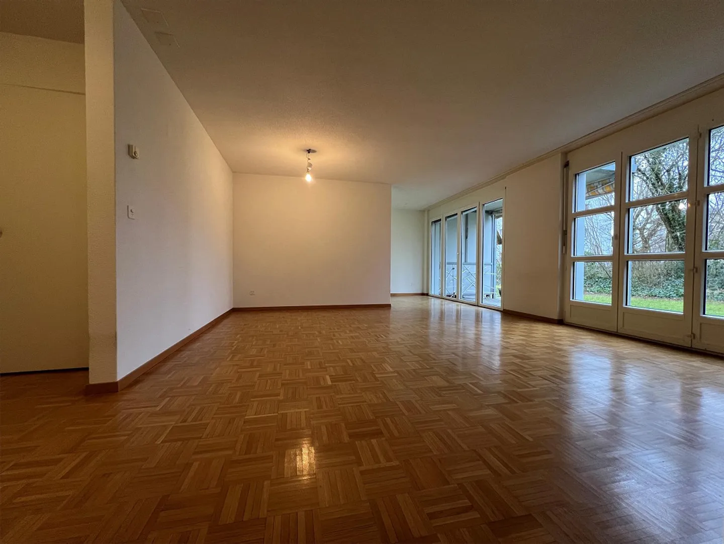 Appartamento moderno con terrazza - Foto 2 di 8