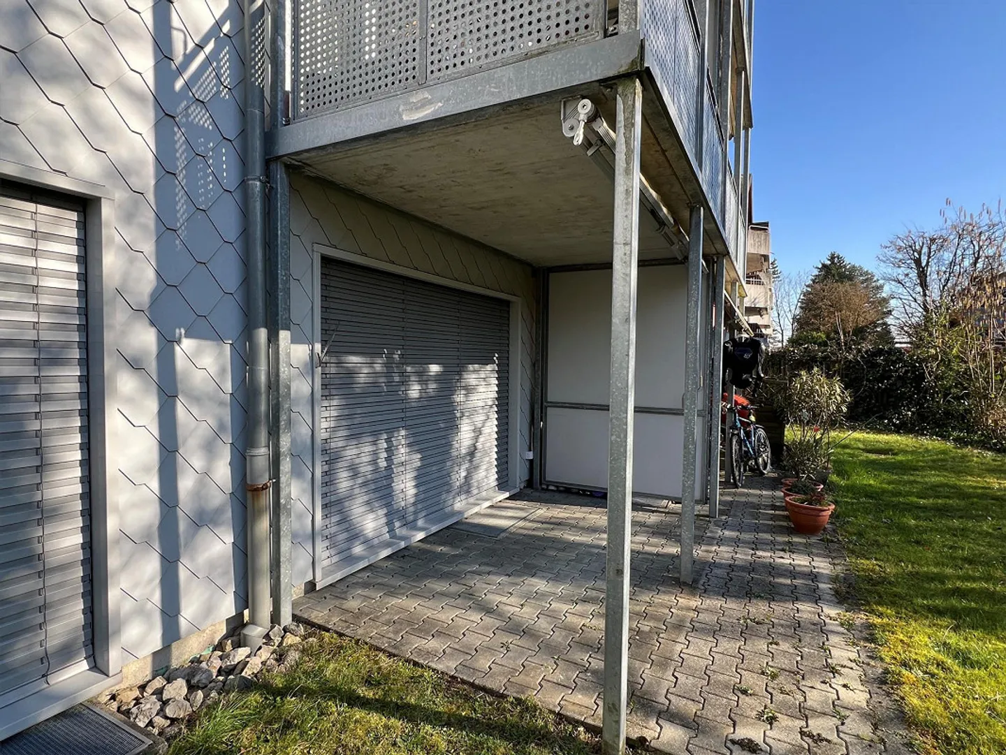 Appartamento moderno con terrazza - Foto 7 di 8