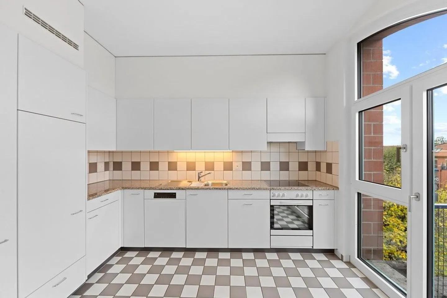 Charmante Wohnung mit Cheminée - Foto 3 von 9