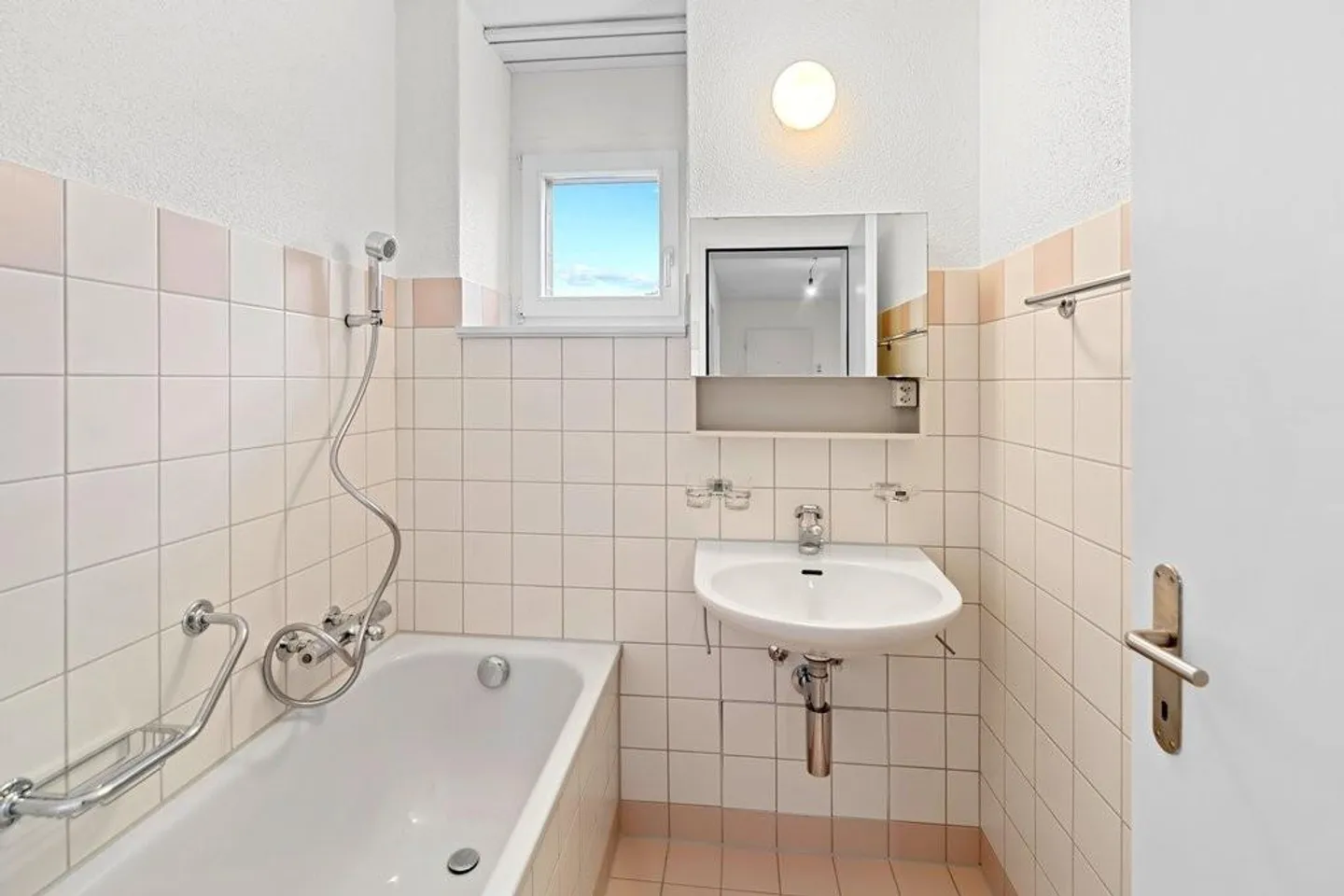 Charmante Wohnung mit Cheminée - Foto 6 von 9