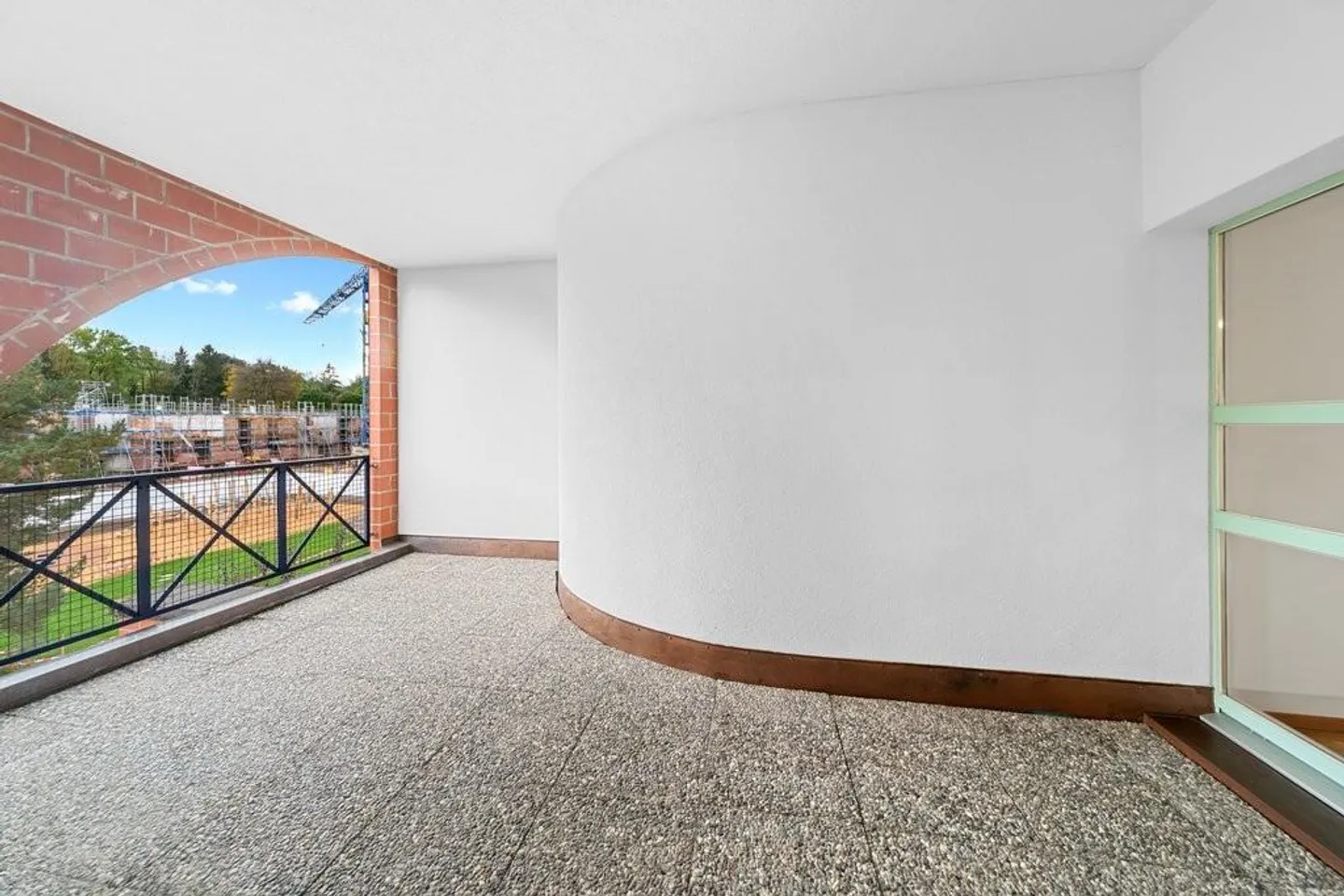 Charmante Wohnung mit Cheminée - Foto 8 von 9