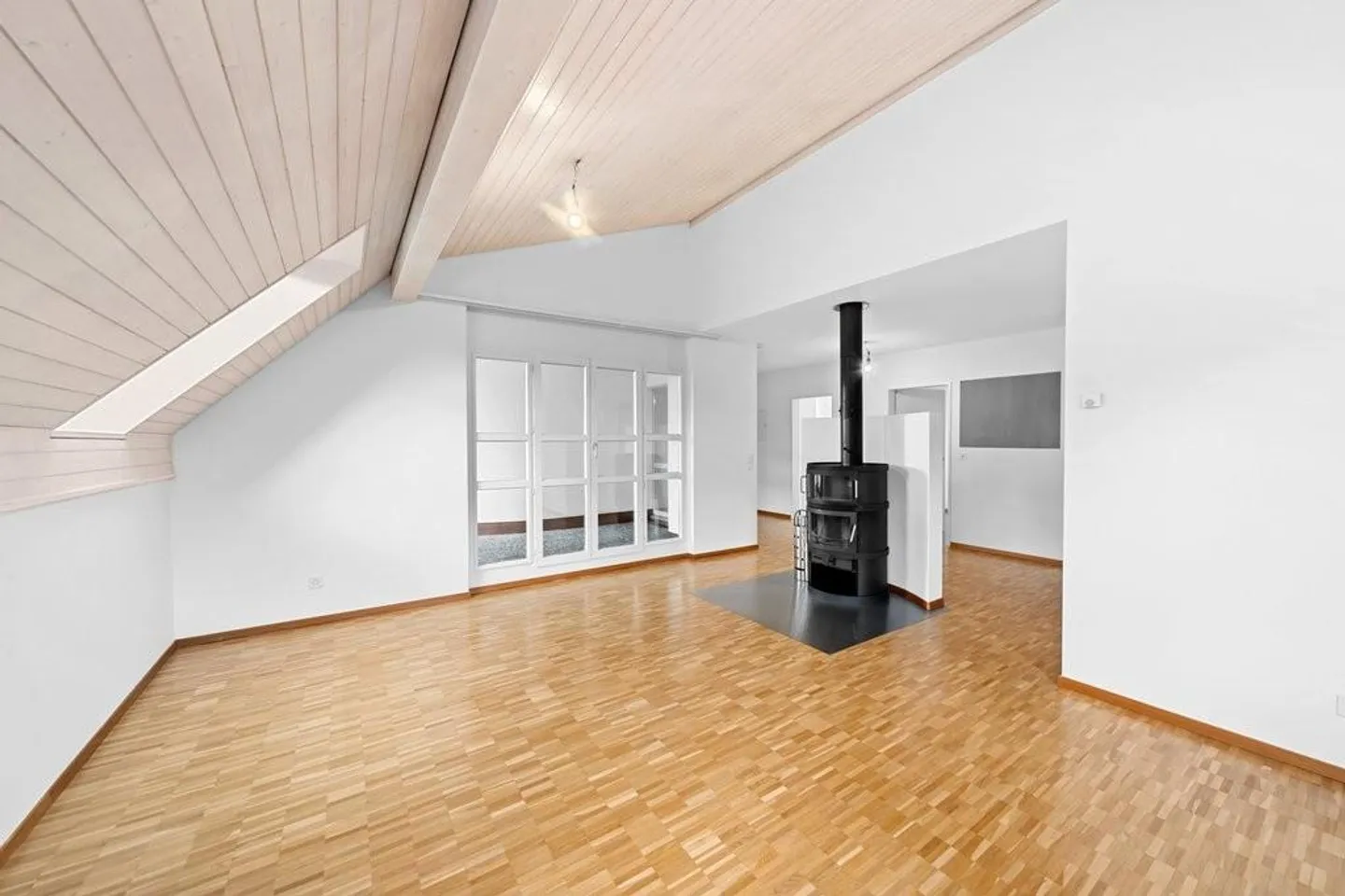 Charmante Wohnung mit Cheminée - Foto 1 von 9