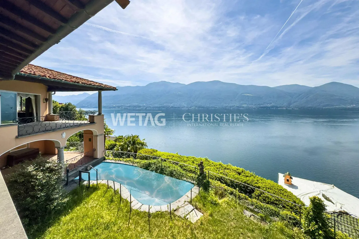 Mediterranean Villa with Large Garden, Outdoor Pool & Panoramic Views for Sale in Ronco sopra Ascona - Photo 4 of 13