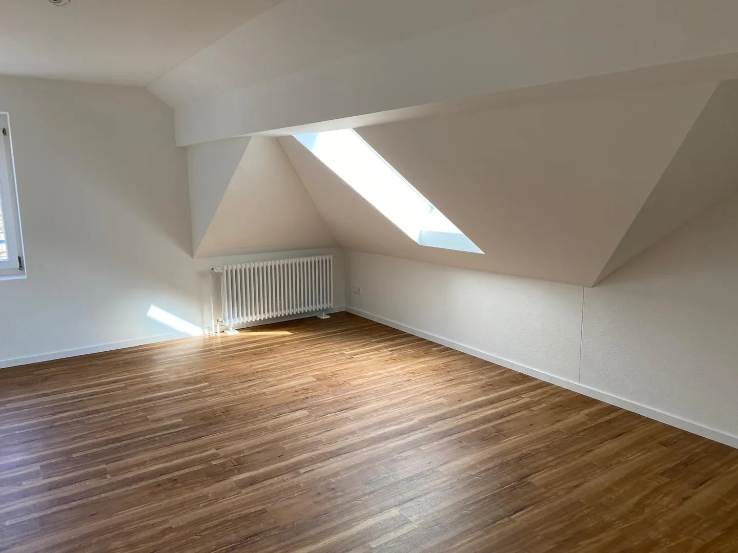 Spacious 4.5-room penthouse apartment, modern design and lots of charm - Photo 7 of 12