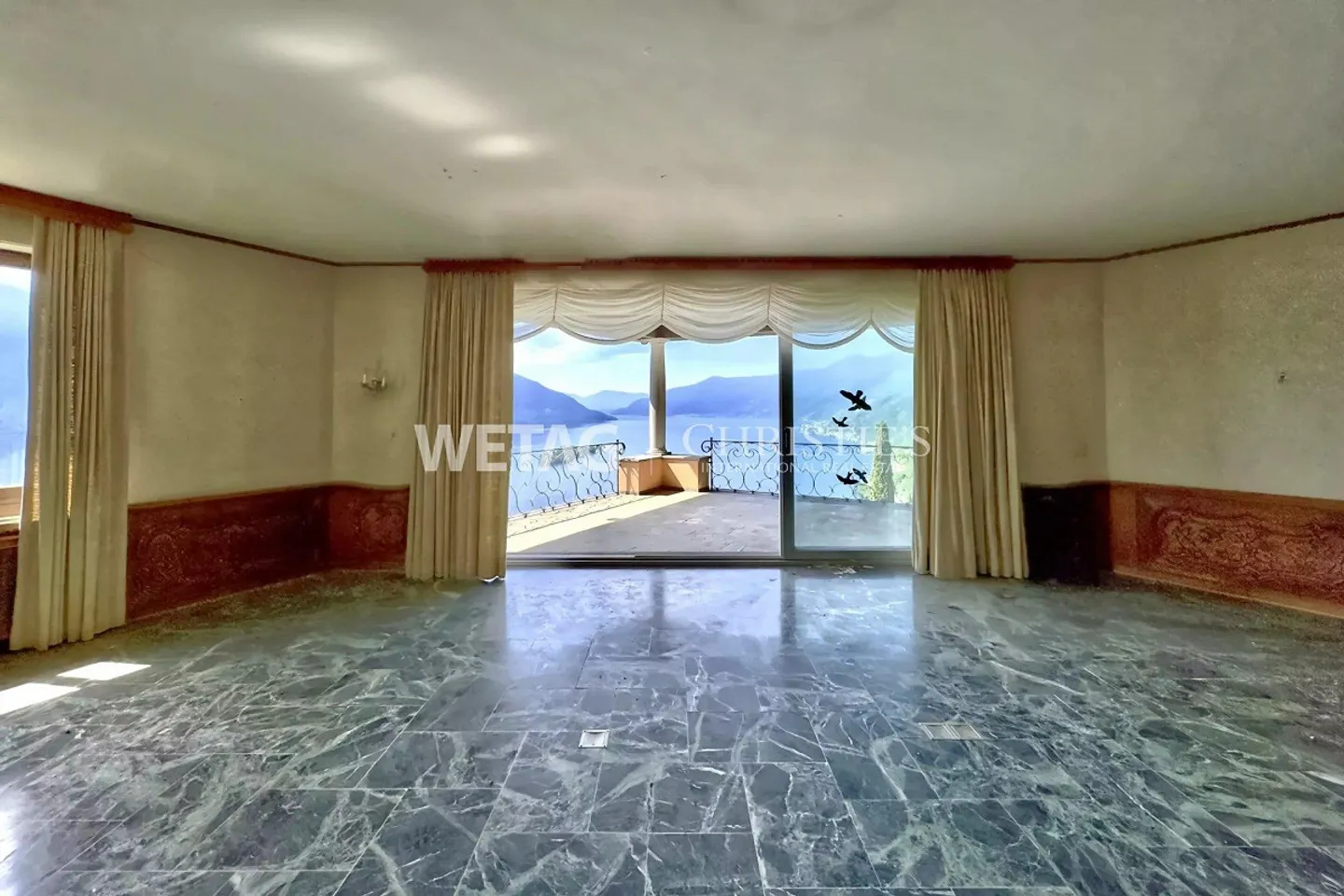 Mediterranean Villa with Large Garden, Outdoor Pool & Panoramic Views for Sale in Ronco sopra Ascona - Photo 8 of 13