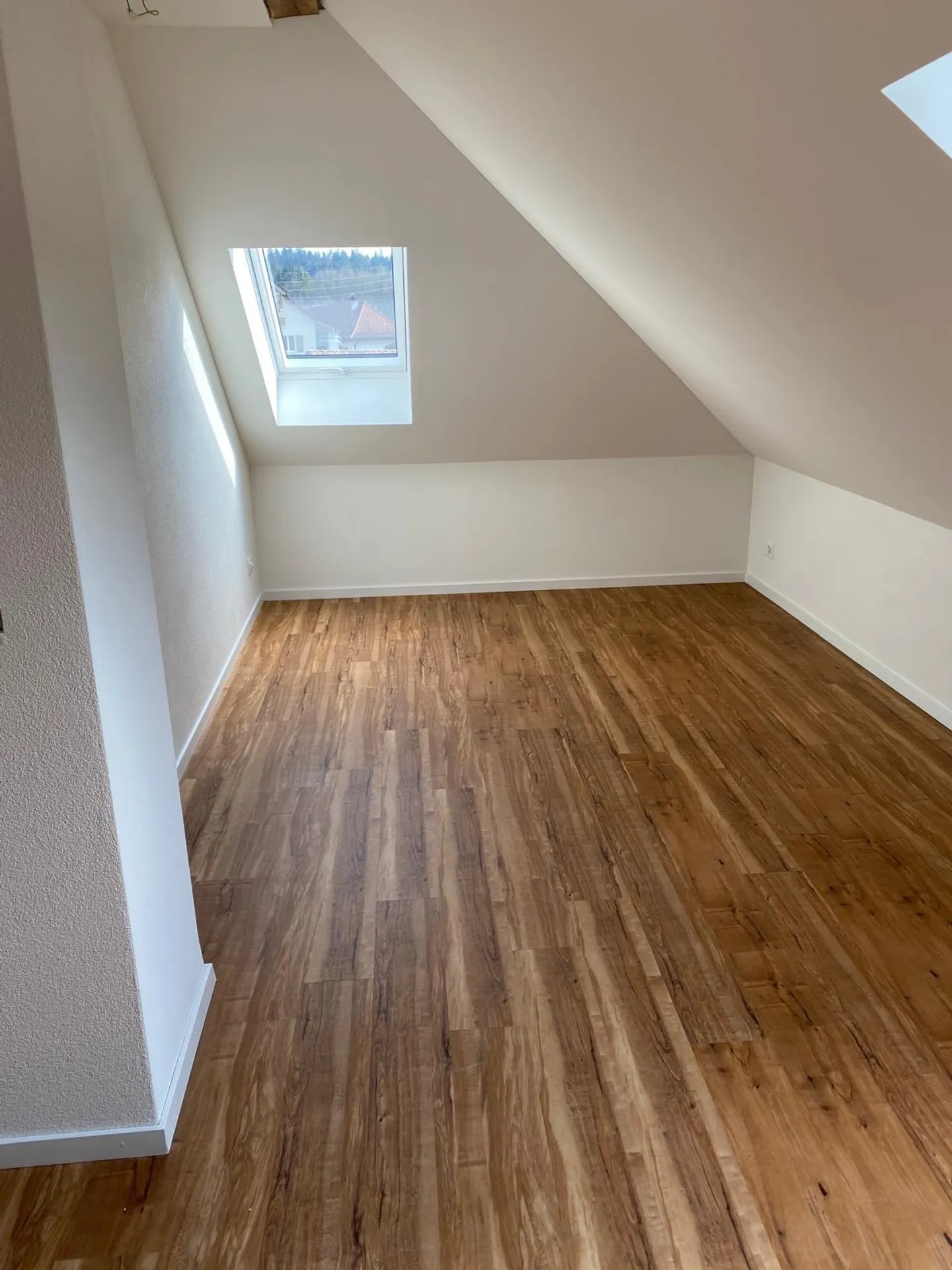 Spacious 4.5-room penthouse apartment, modern design and lots of charm - Photo 8 of 12