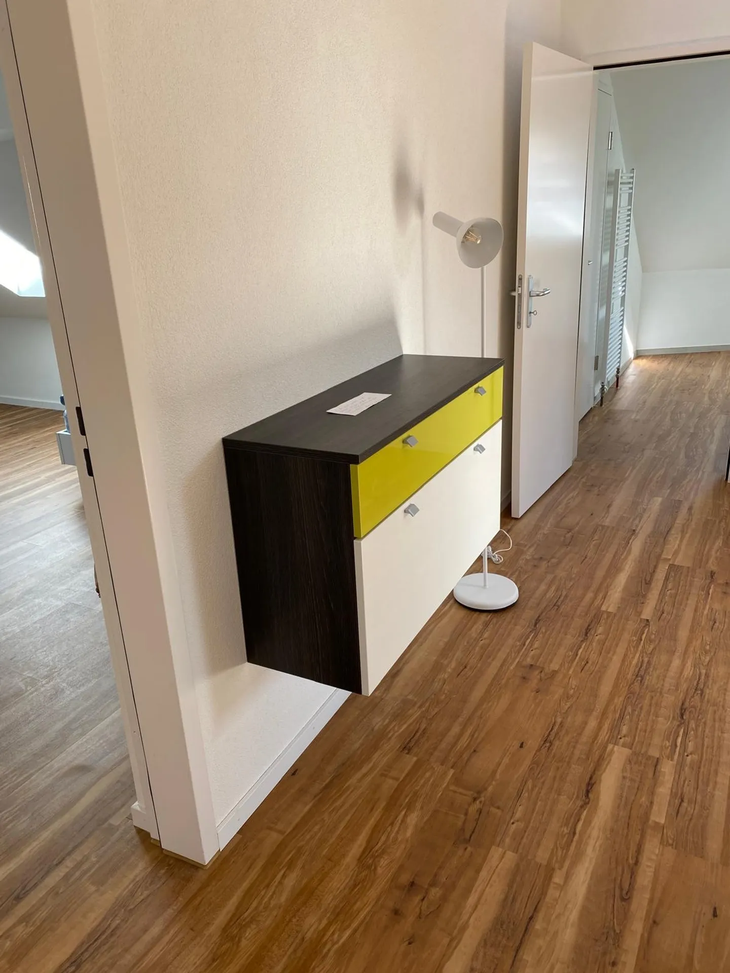 Spacious 4.5-room penthouse apartment, modern design and lots of charm - Photo 9 of 12