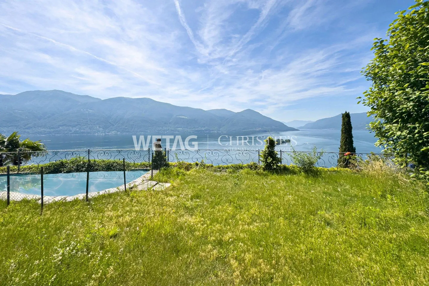 Mediterranean Villa with Large Garden, Outdoor Pool & Panoramic Views for Sale in Ronco sopra Ascona - Photo 5 of 13