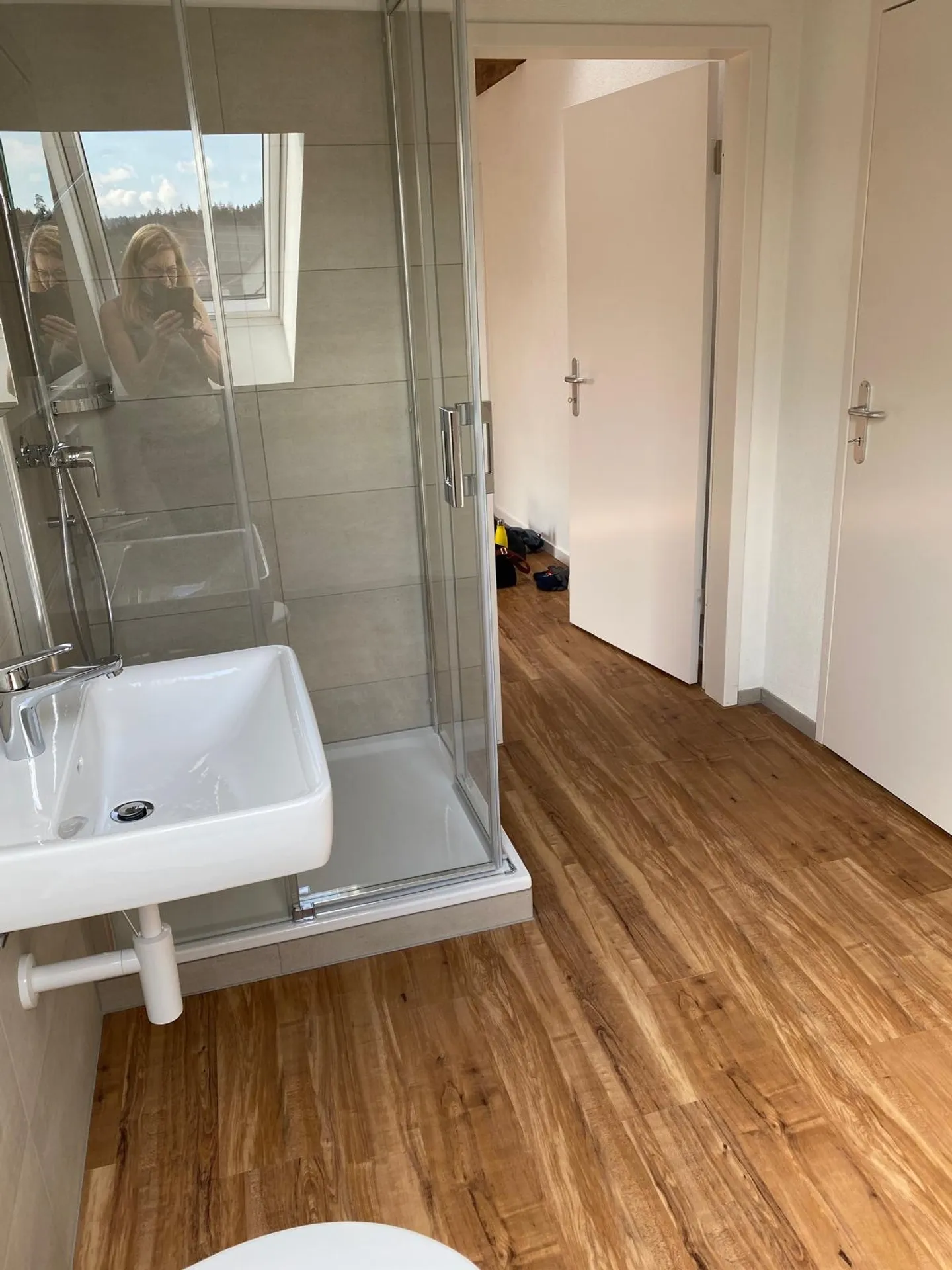 Spacious 4.5-room penthouse apartment, modern design and lots of charm - Photo 10 of 12