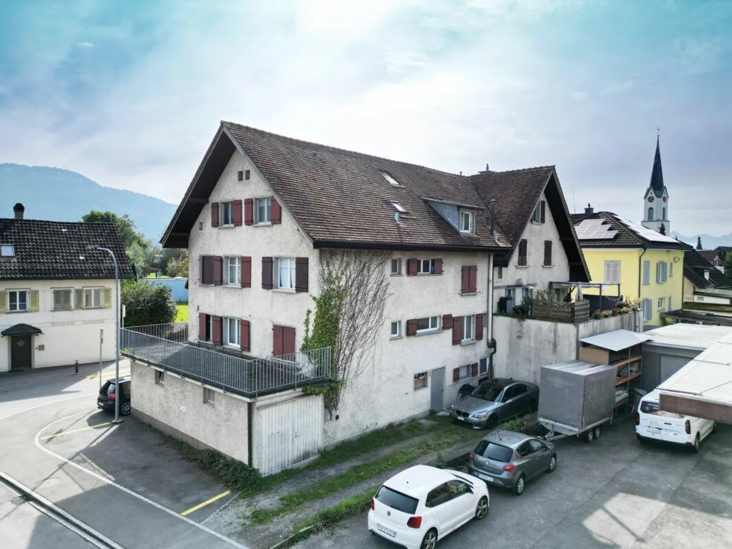 Mehrfamilienhaus mit Gewerbeeinheit an zentraler Lage - Foto 2 von 13