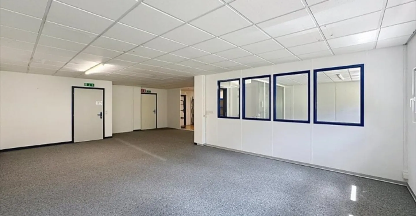 Office space for rent - Photo 1 of 7