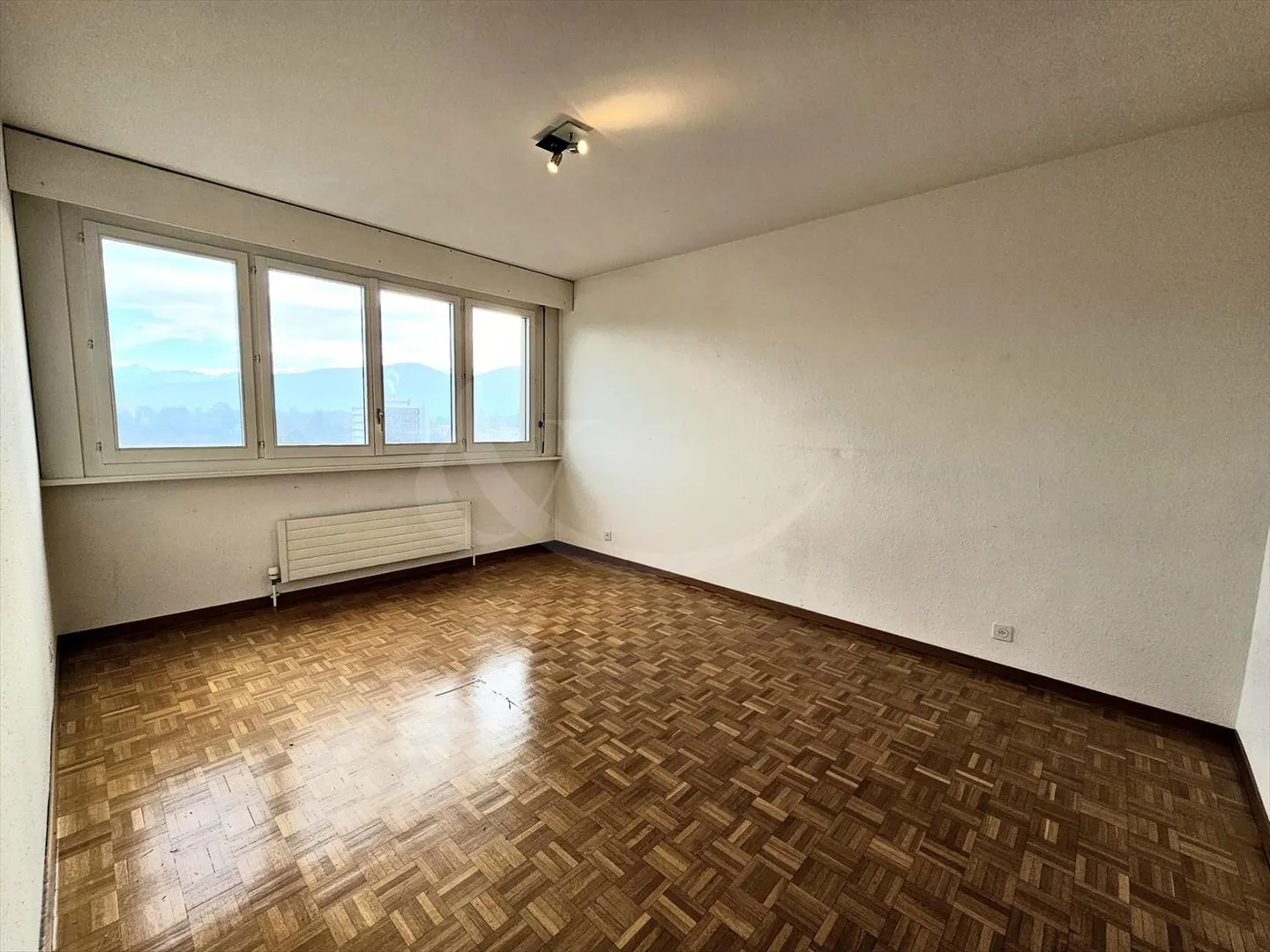 Charming Apartment in a Prestigious Residence with Breathtaking Panoramic Views - Photo 5 of 5