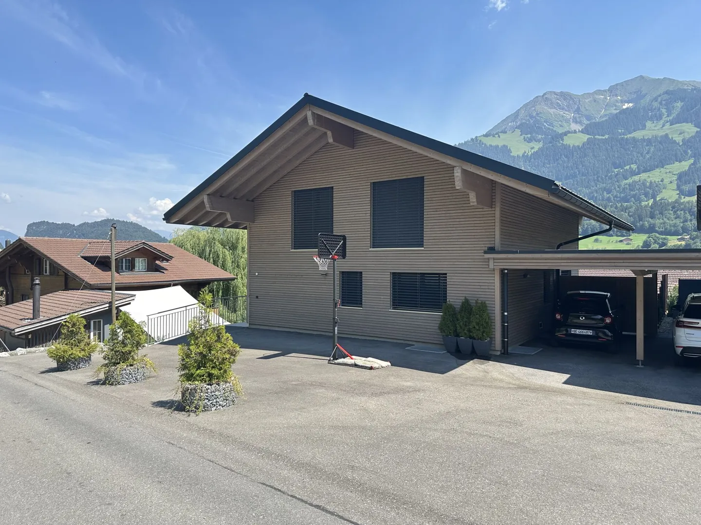 5½-Room Single-Family House with Top Expansion in Wonderful Location - Photo 1 of 11