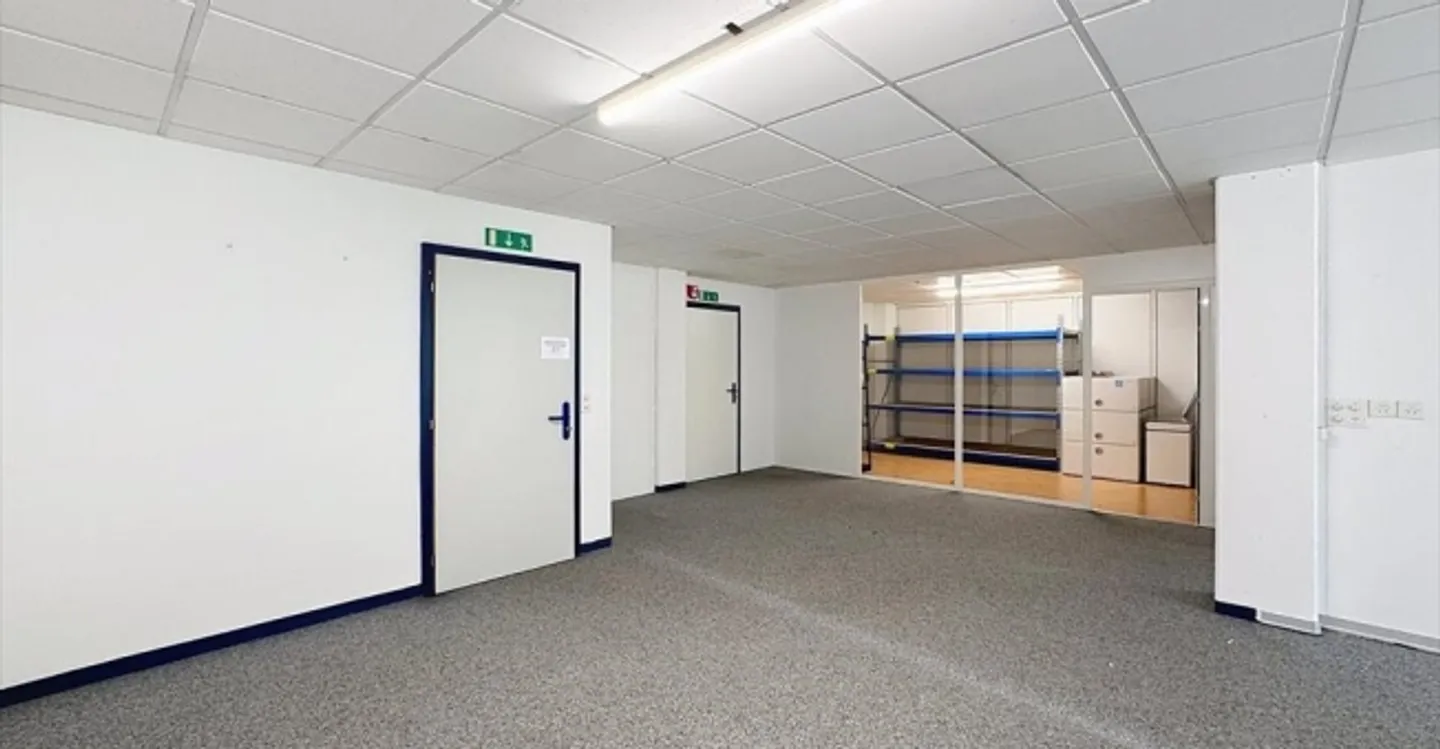 Office space for rent - Photo 2 of 7