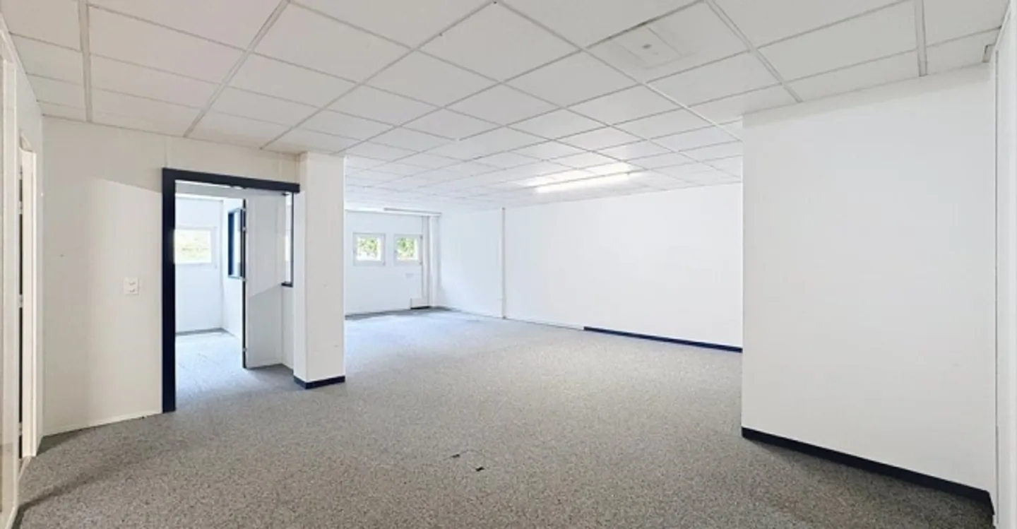 Office space for rent - Photo 3 of 7