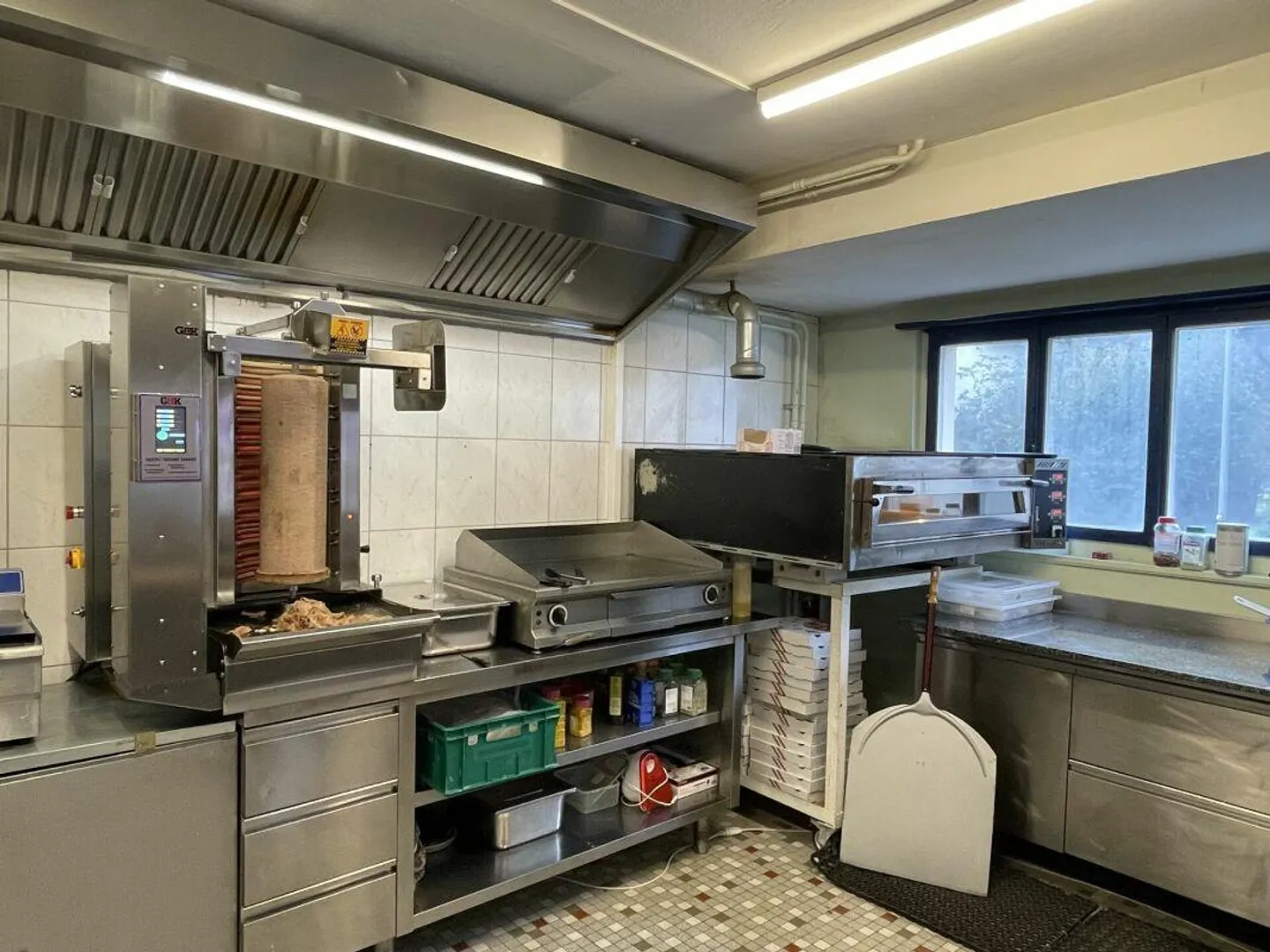 Mehrfamilienhaus mit Gewerbeeinheit an zentraler Lage - Foto 12 von 13