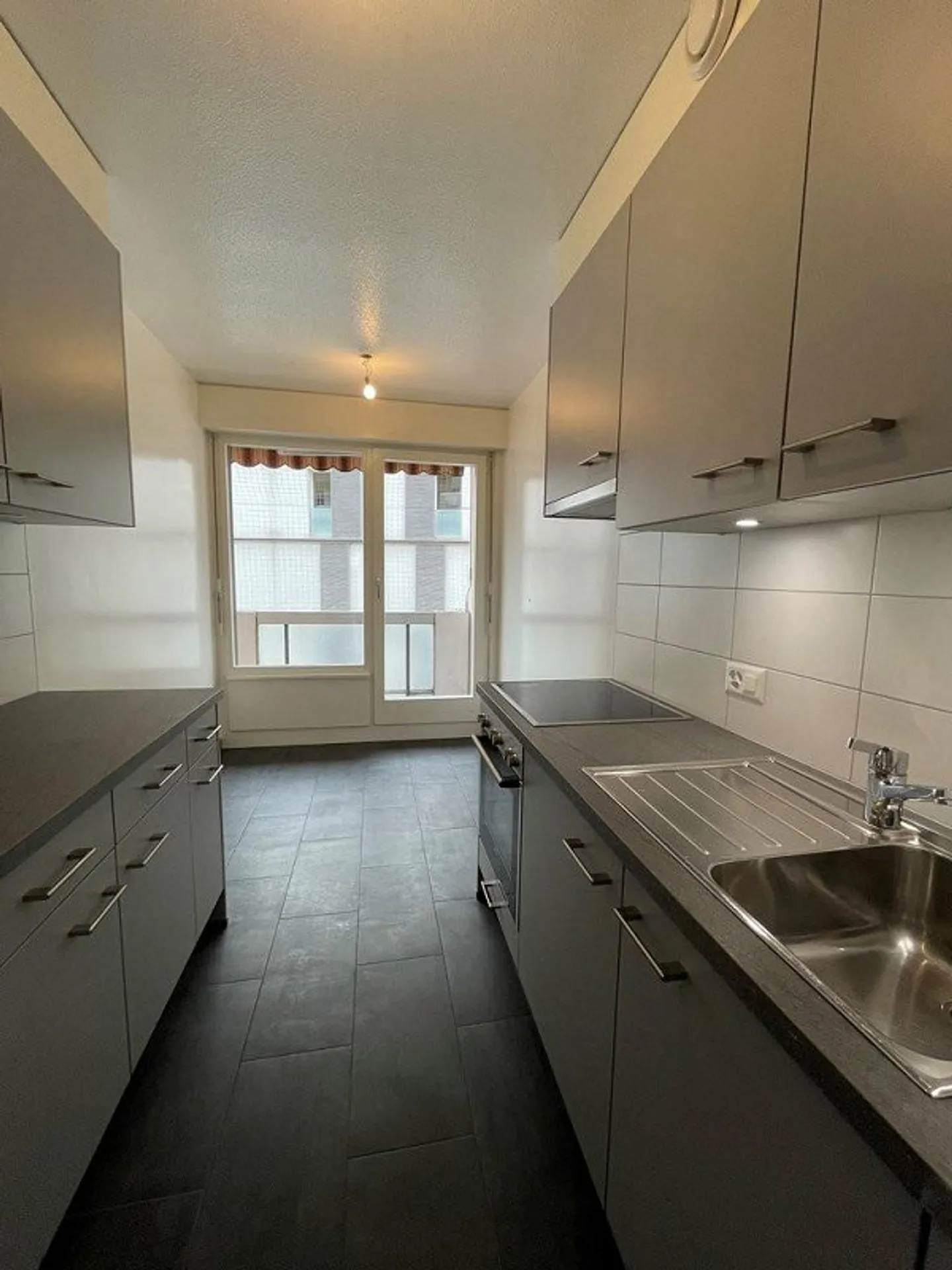 Near Jonction: 4 rooms with balcony - Photo 3 of 12