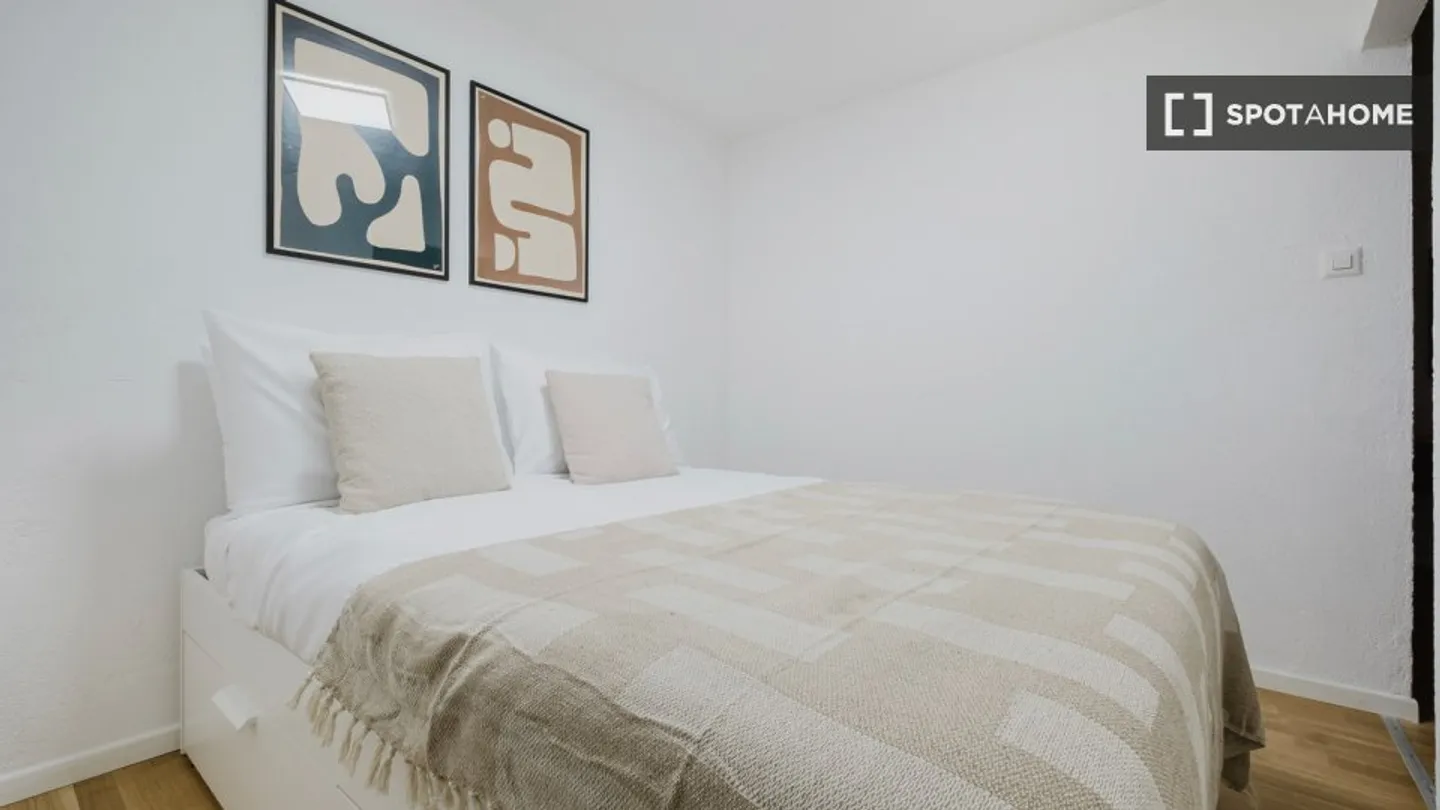 Charming Apartment in Zurich - Photo 12 of 15