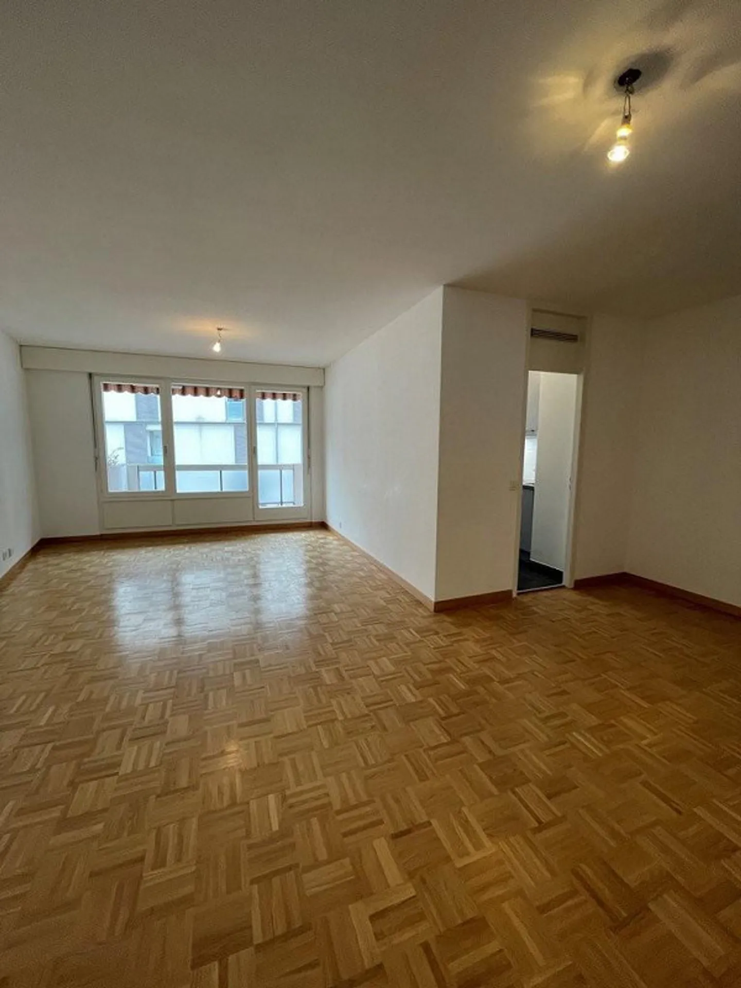 Near Jonction: 4 rooms with balcony - Photo 7 of 12