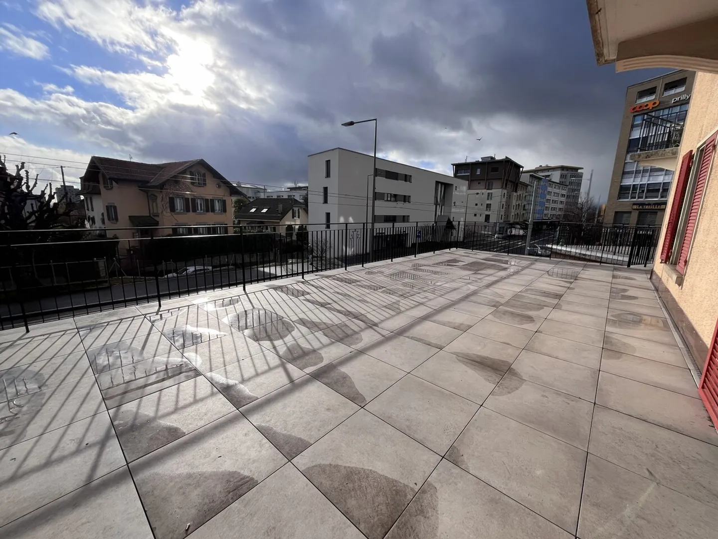 Bel appartement de 4 pièces avec terrasse - Photo 1 sur 4