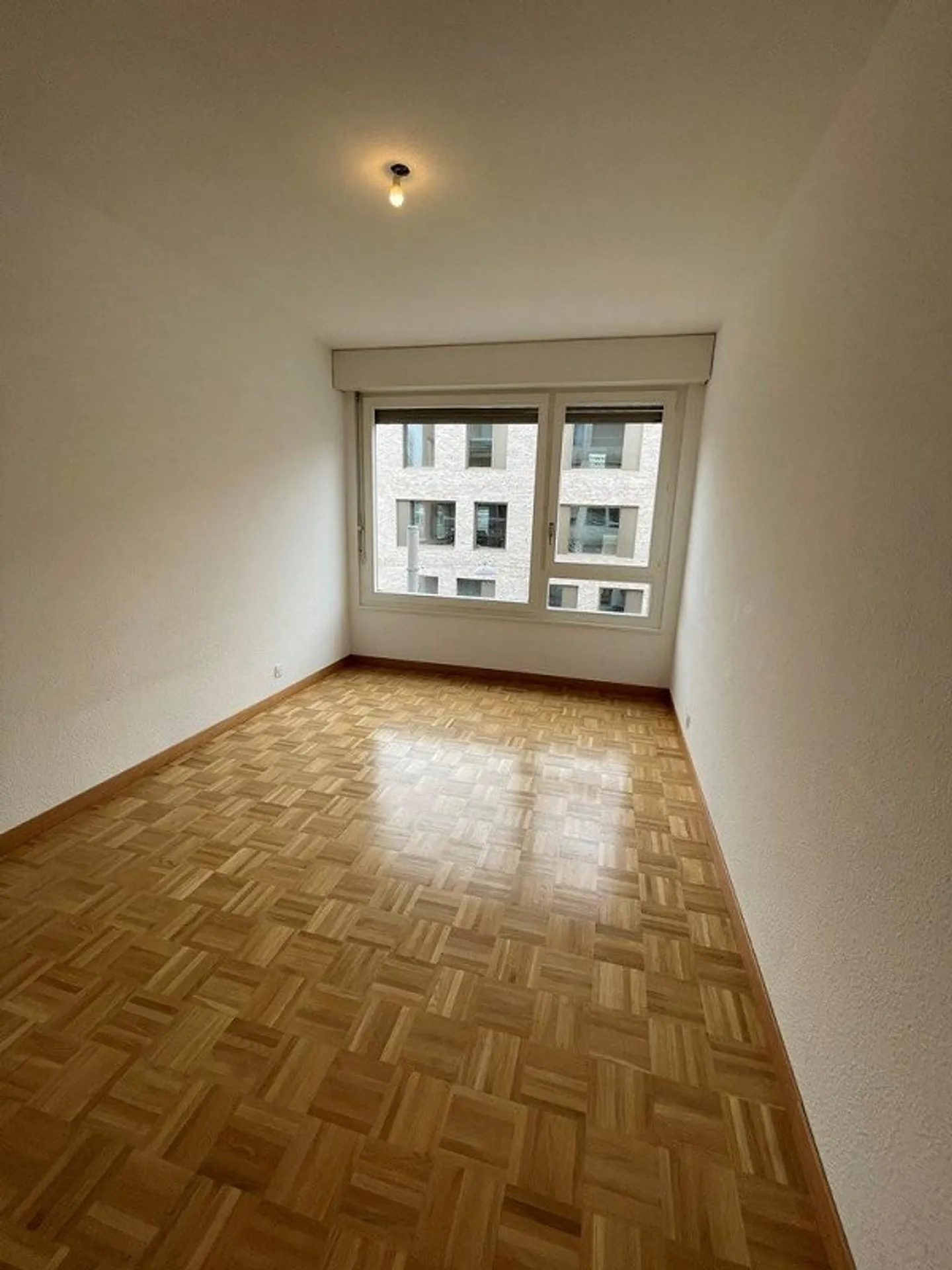 Near Jonction: 4 rooms with balcony - Photo 8 of 12