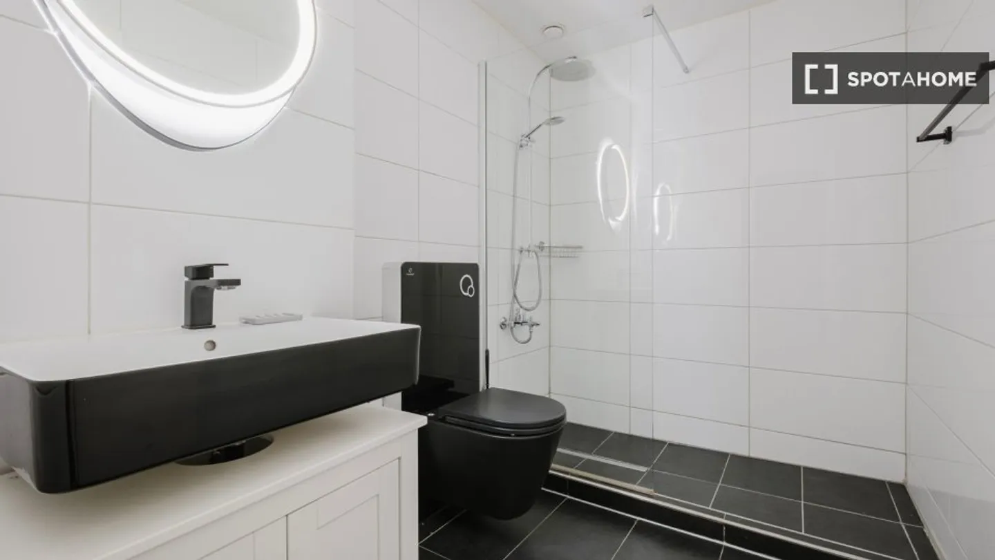 Charming Apartment in Zurich - Photo 14 of 15