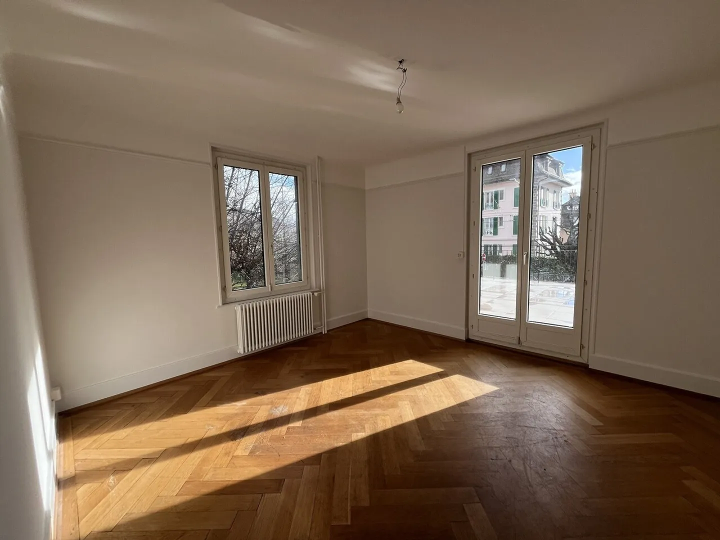 Bel appartement de 4 pièces avec terrasse - Photo 2 sur 4