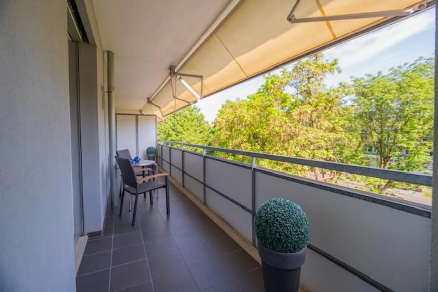 URBAN BANKING CENTER HAUS -  k i w i h o m e s . c h  - schläft 2-4 Personen. Ab 1275 wöchentlich. - Foto 5 von 6