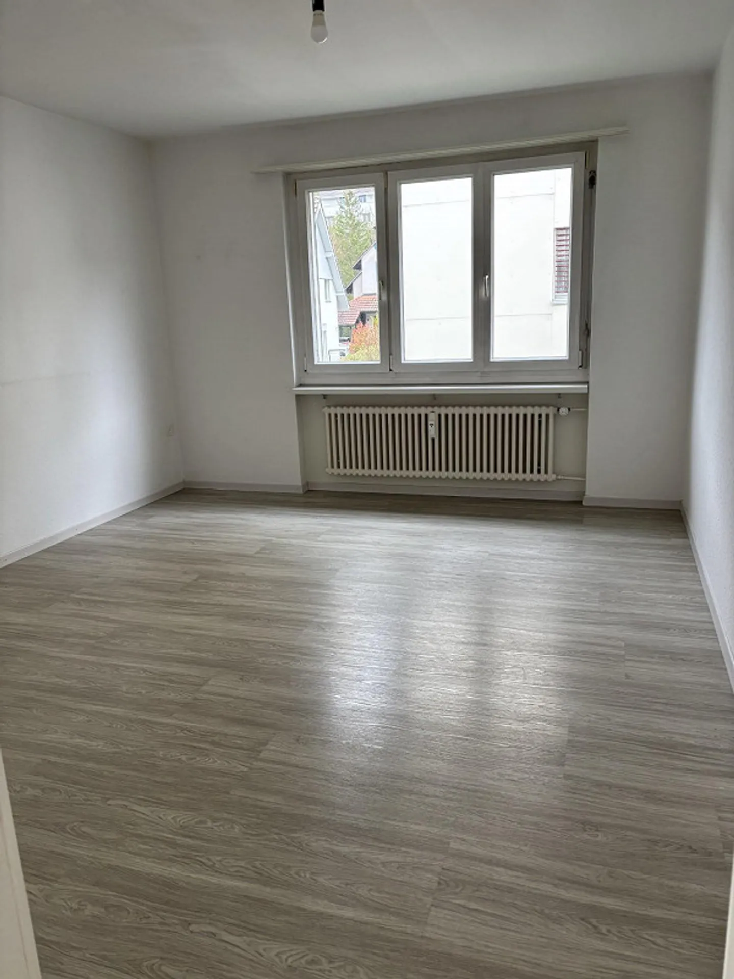 Appartamento 3.5 locali in posizione centrale a Ormalingen - Foto 3 di 13