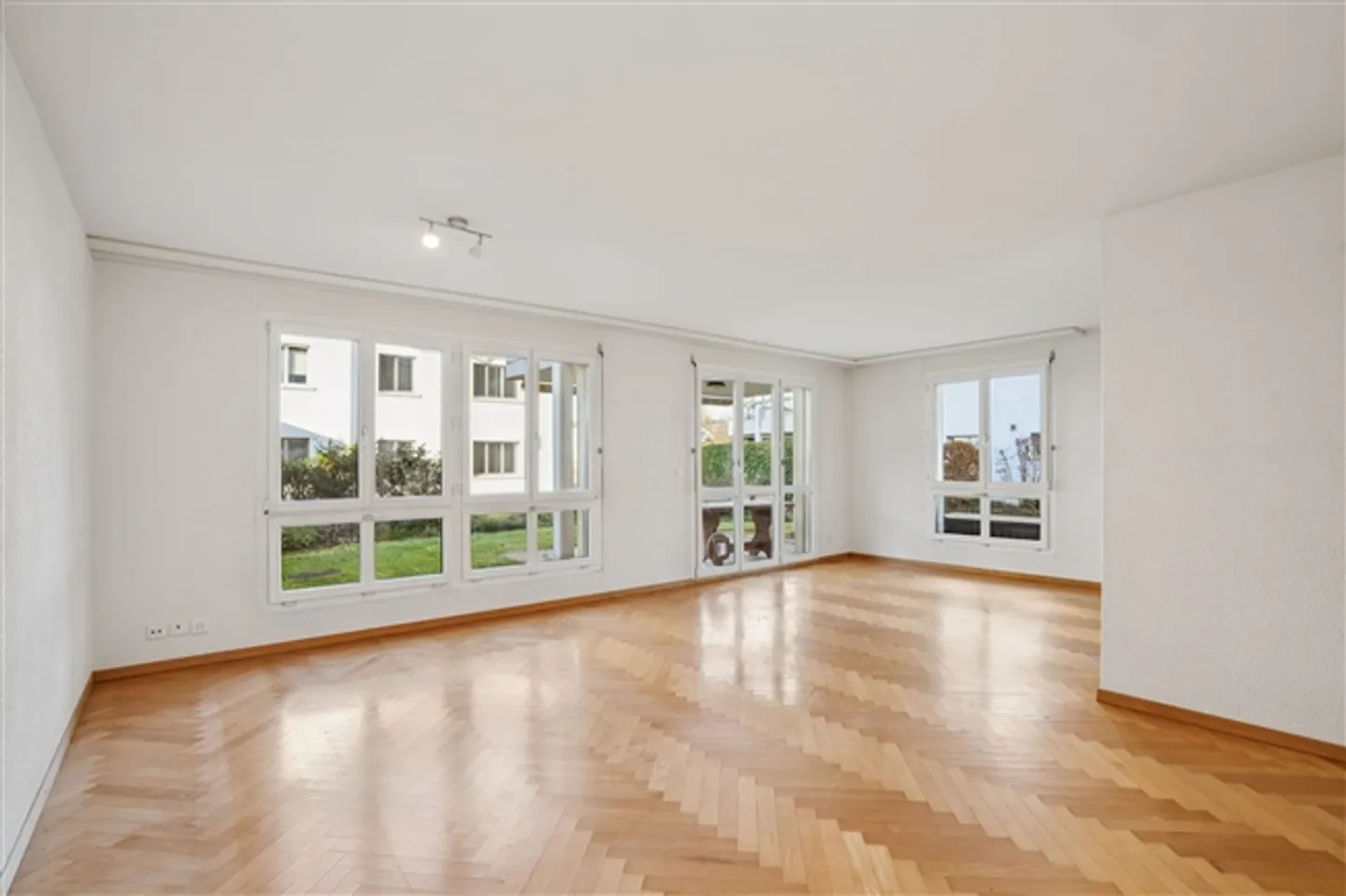 Appartamento giardino per famiglie a Volketswil - 4,5 stanze per rilassarsi - Foto 7 di 13