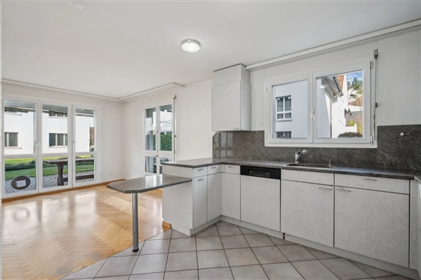 Appartamento giardino per famiglie a Volketswil - 4,5 stanze per rilassarsi - Foto 8 di 13