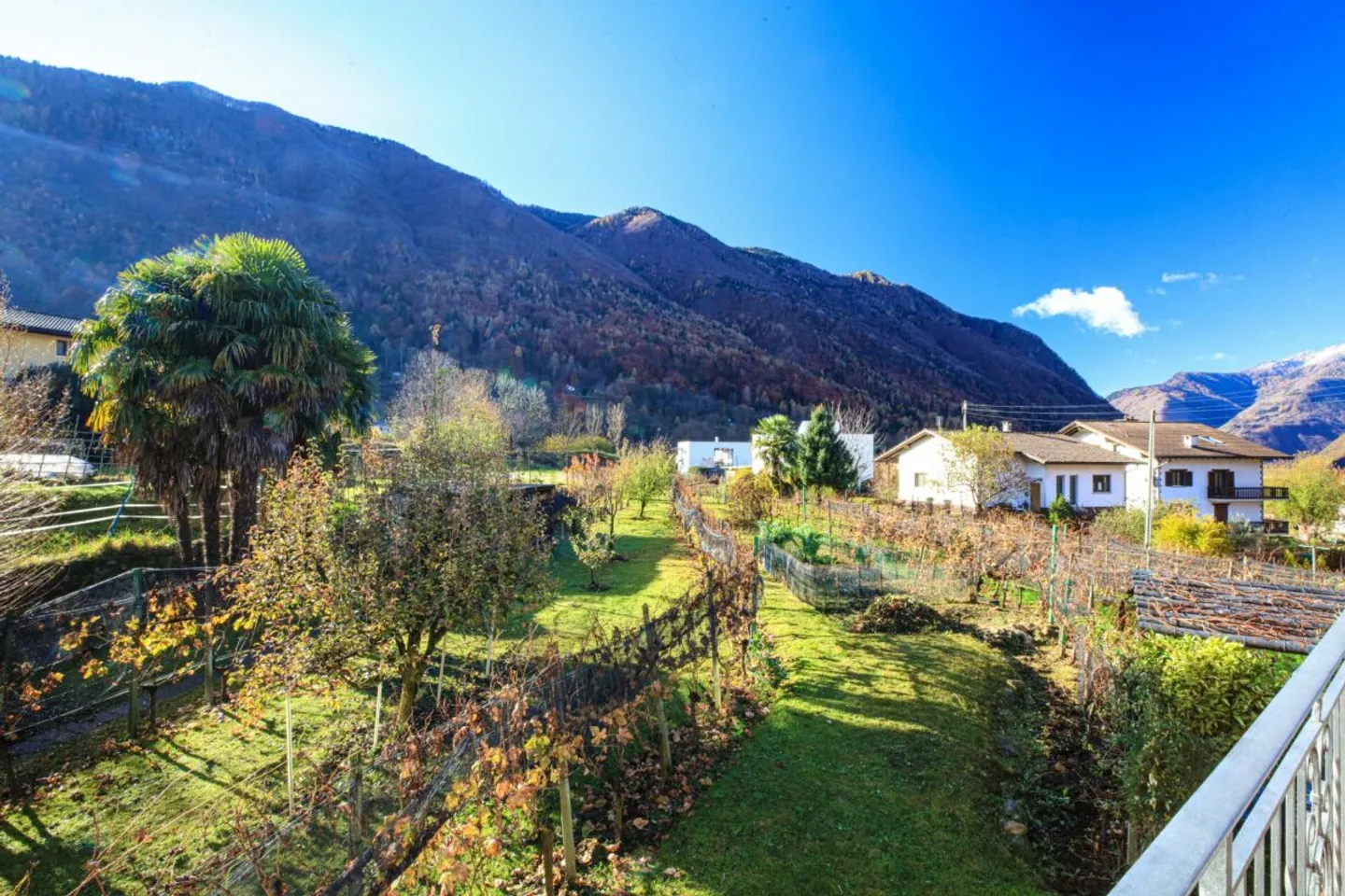 ROVEREDO - Maison à rénover avec terrain constructible - Photo 3 sur 17