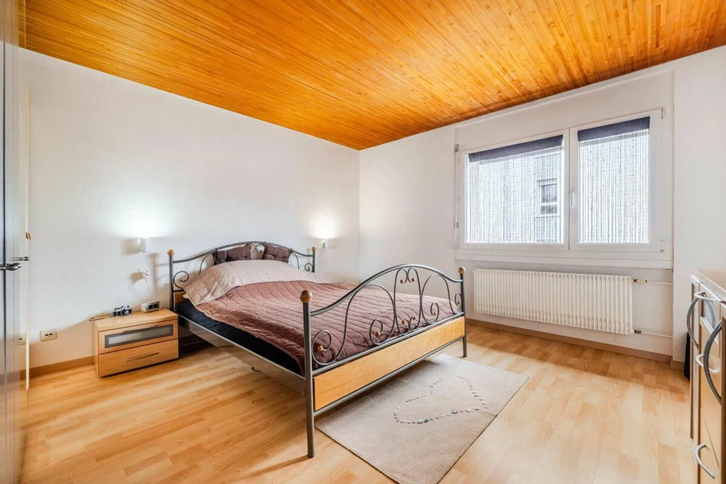 VILLA INDIPENDENTE MODERNIZZATA DI 6,5 STANZE IN UNA POSIZIONE TRANQUILLA - ADATTA PER FAMIGLIE, CON GIARDINO BEN CURATO E VICINO A SCUOLE - Foto 6 di 11