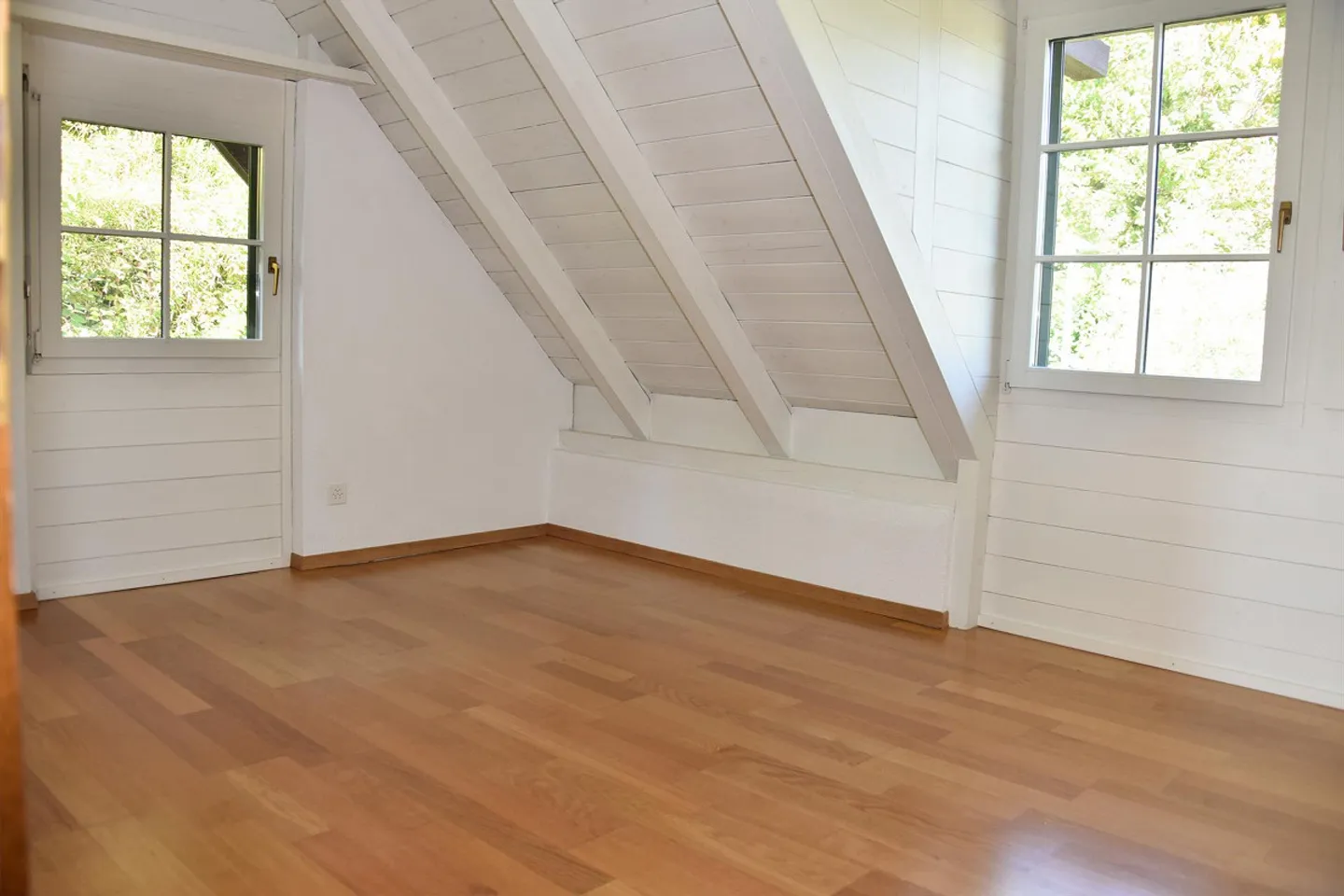 Unique residential house in elevated location - Photo 13 of 25