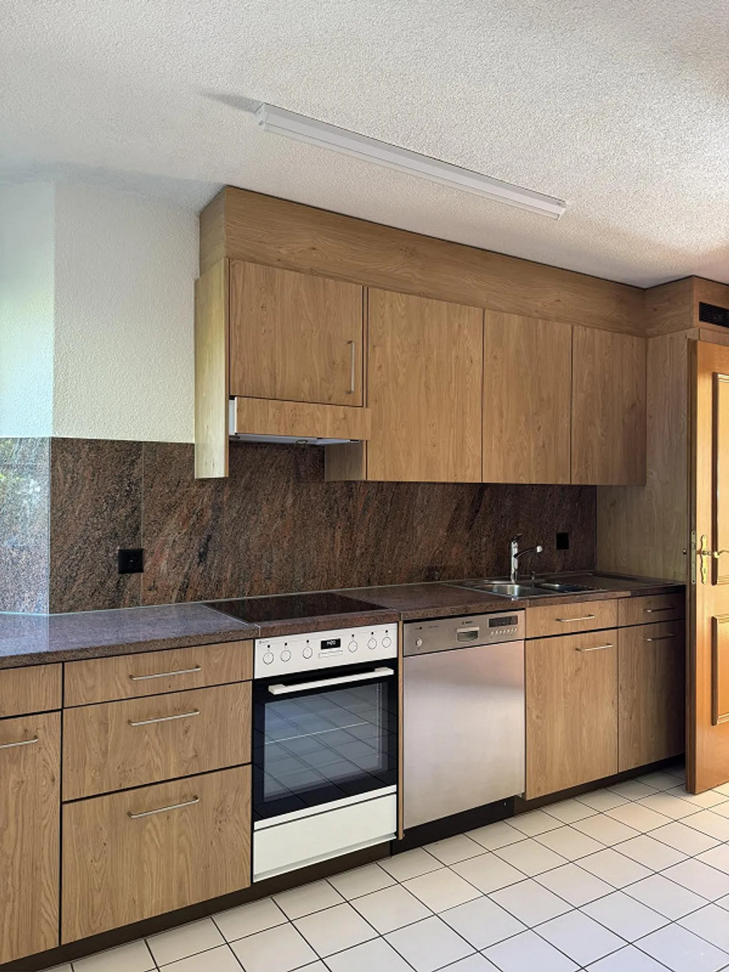 Unique residential house in elevated location - Photo 6 of 25