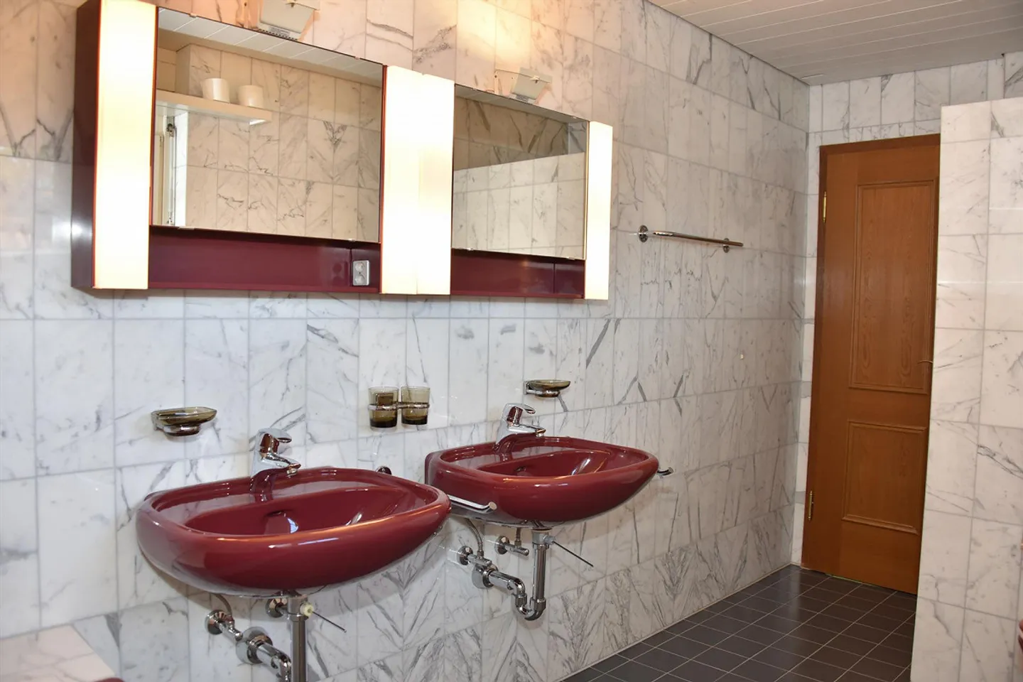 Unique residential house in elevated location - Photo 15 of 25