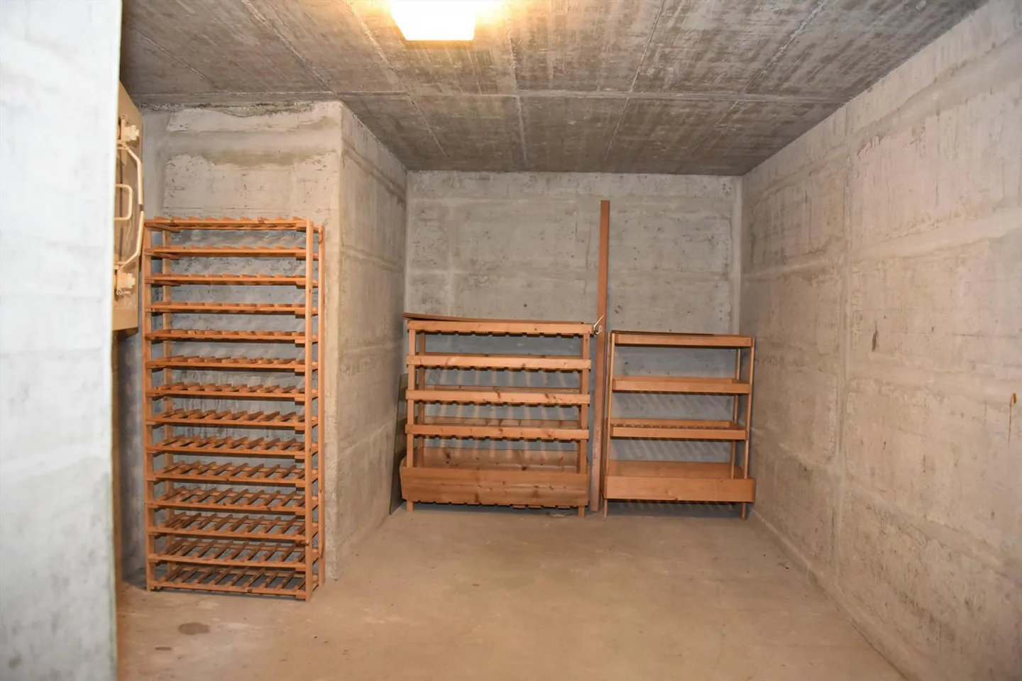 Unique residential house in elevated location - Photo 22 of 25