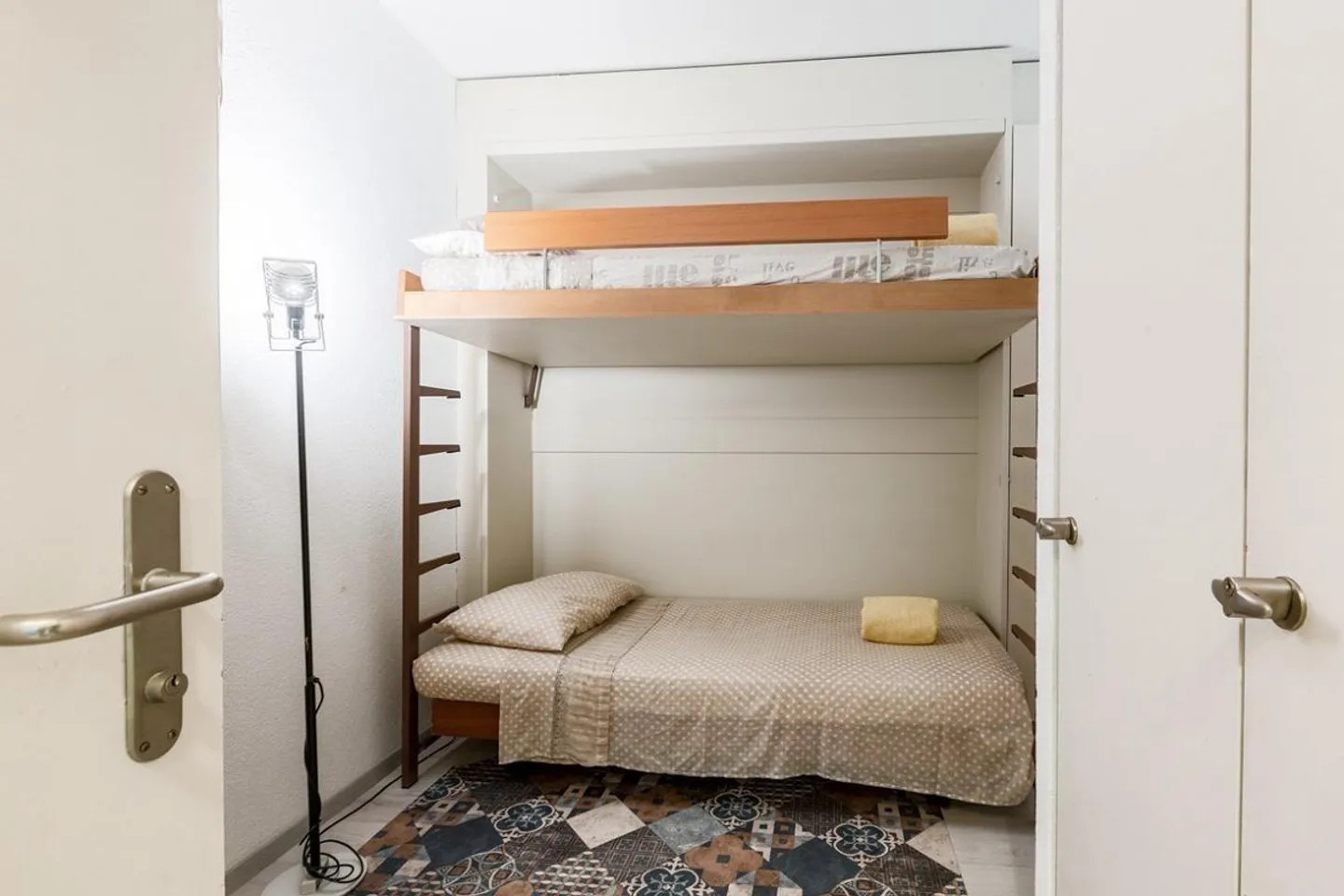 Practical Two-Room Apartment in Residence with Pool in Bissone - Photo 7 of 9