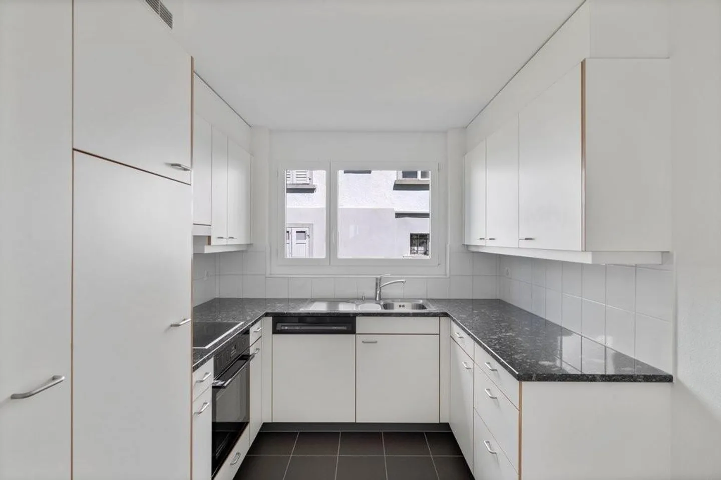 Vicino al centro città - Vivere comodamente in un edificio residenziale ben tenuto - Foto 2 di 8