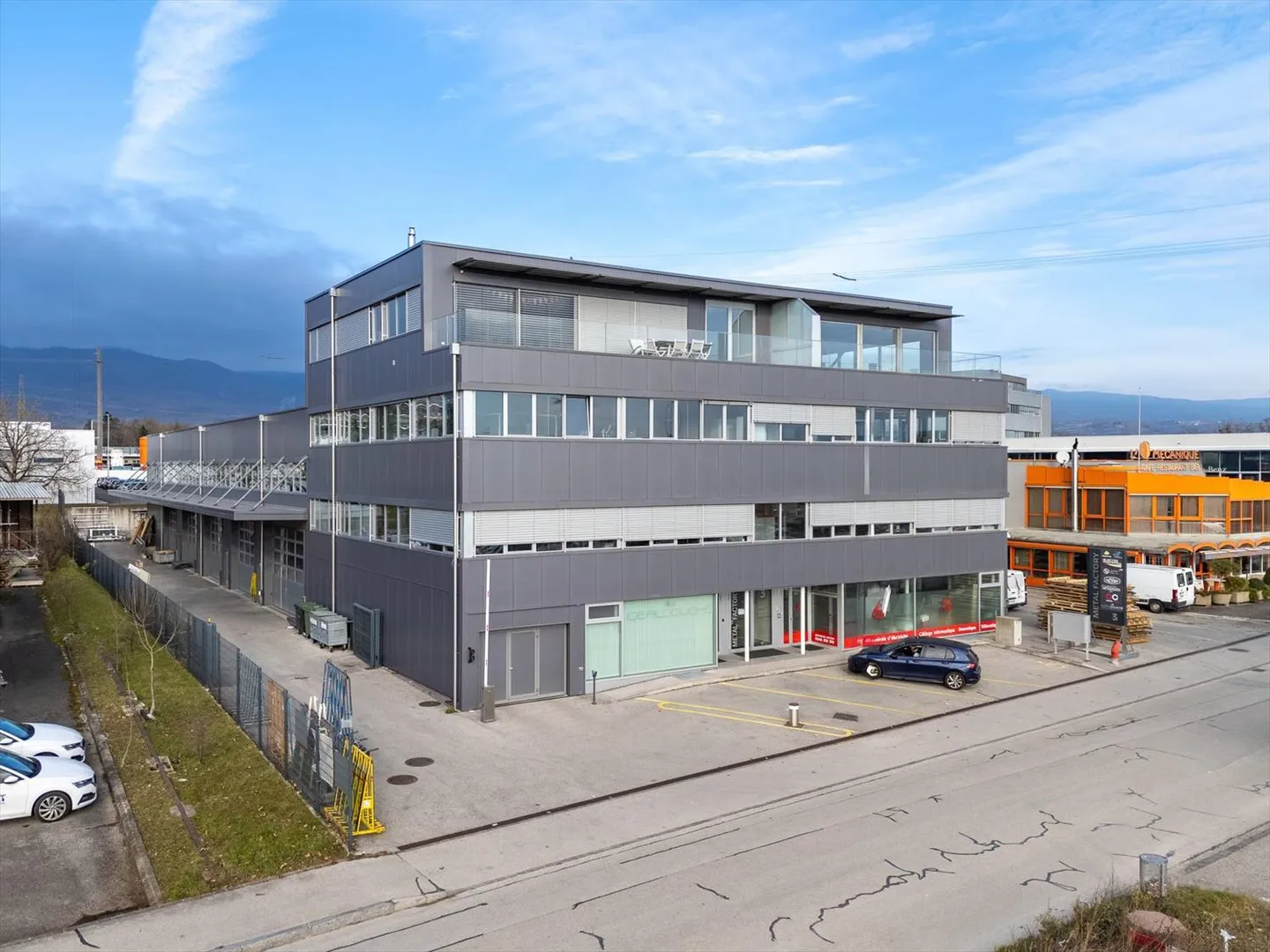 Beautiful industrial space ideally located - Photo 1 of 9