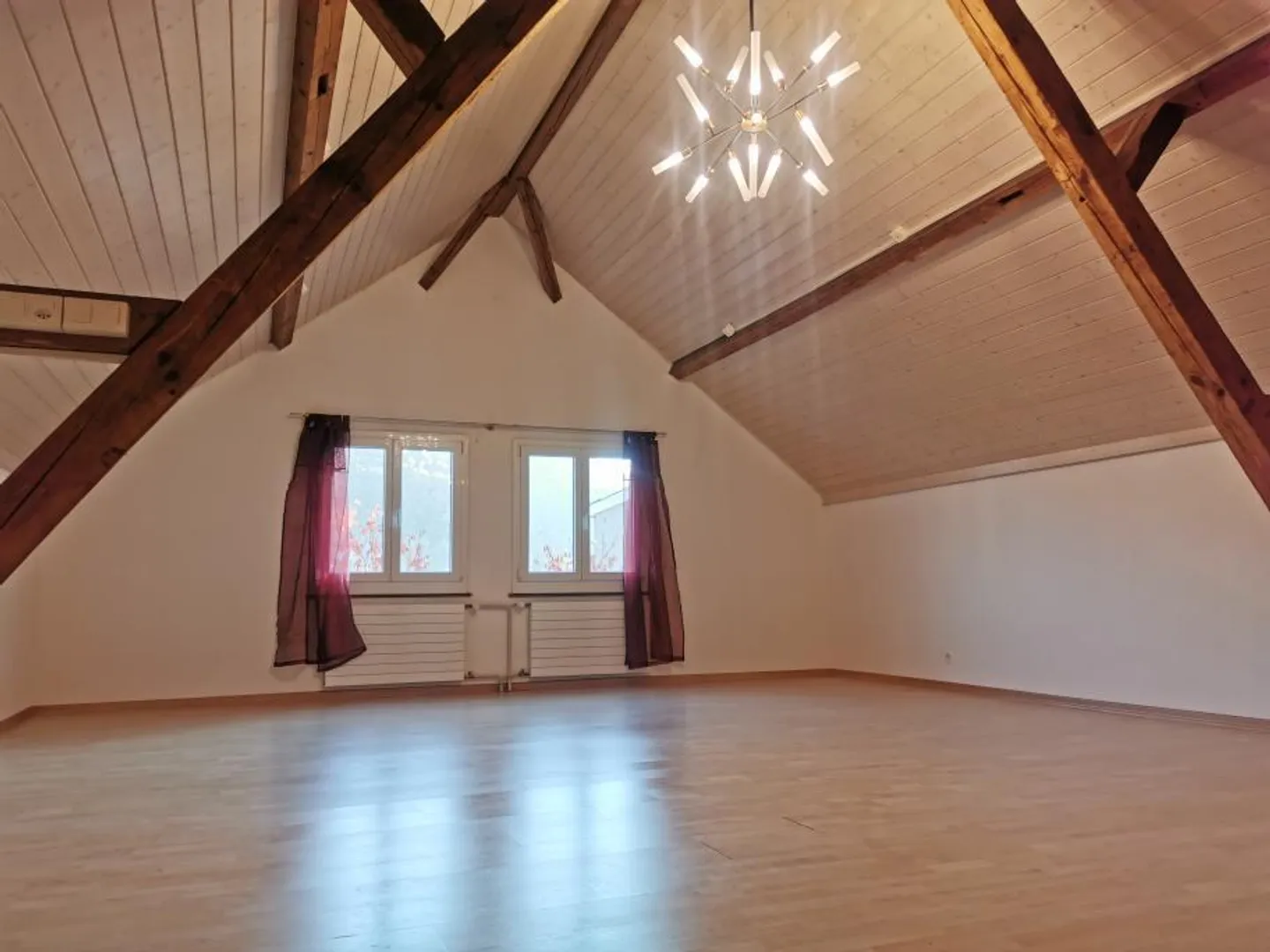 3.5-Room Apartment | 110m² | CHF 2040.– incl. utilities & parking from 01.06. - Photo 2 of 19