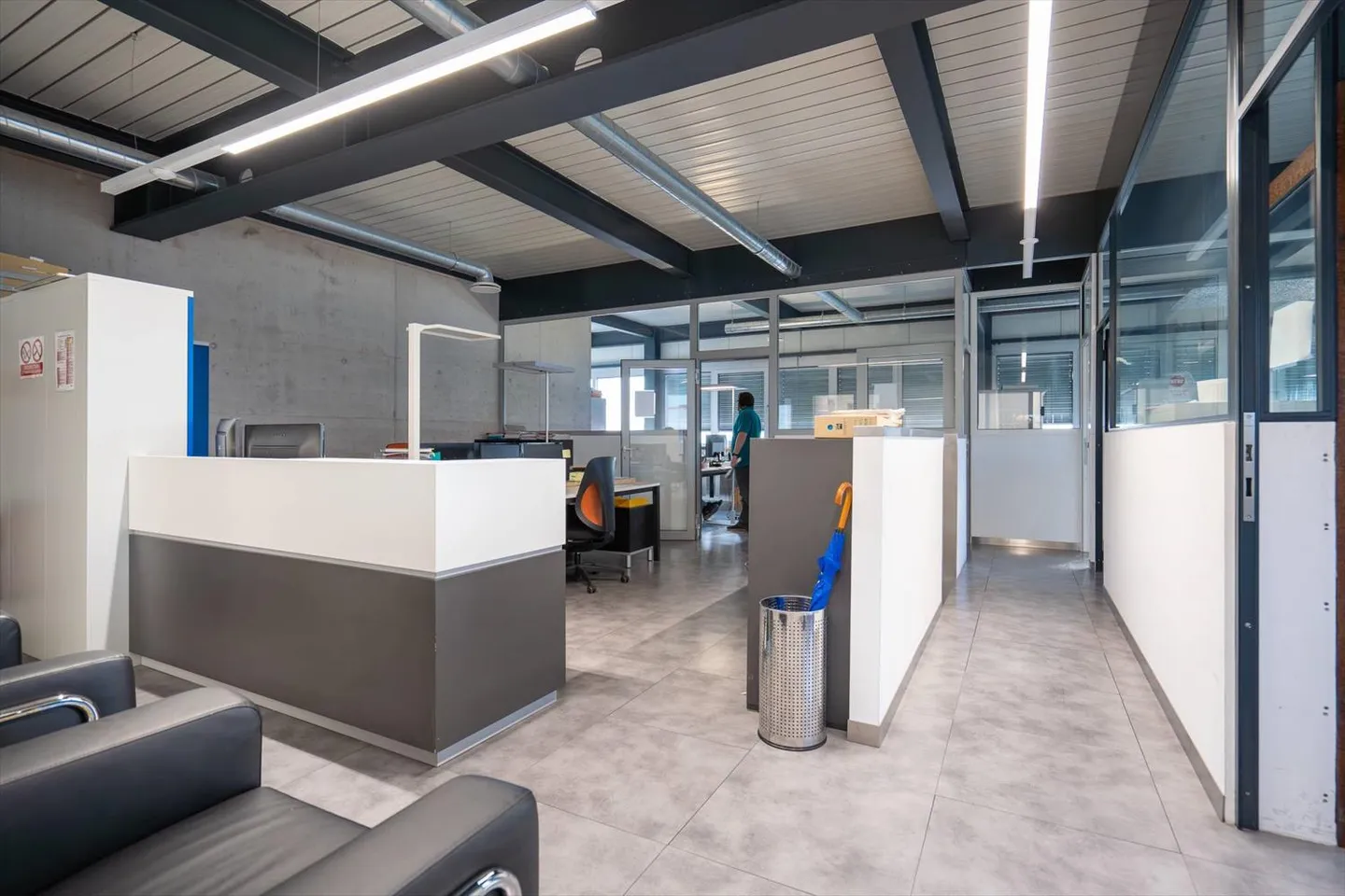 Beautiful industrial space ideally located - Photo 7 of 9