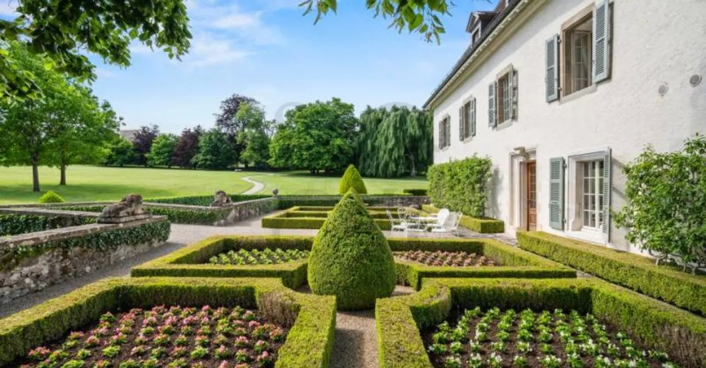 Exclusivity: Fully restored historic estate - Photo 3 of 11