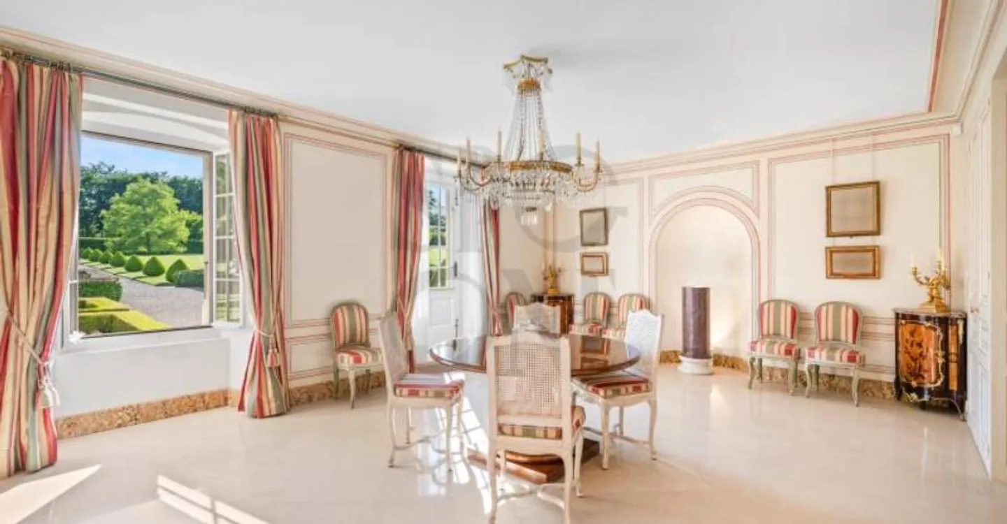 Exclusivity: Fully restored historic estate - Photo 6 of 11