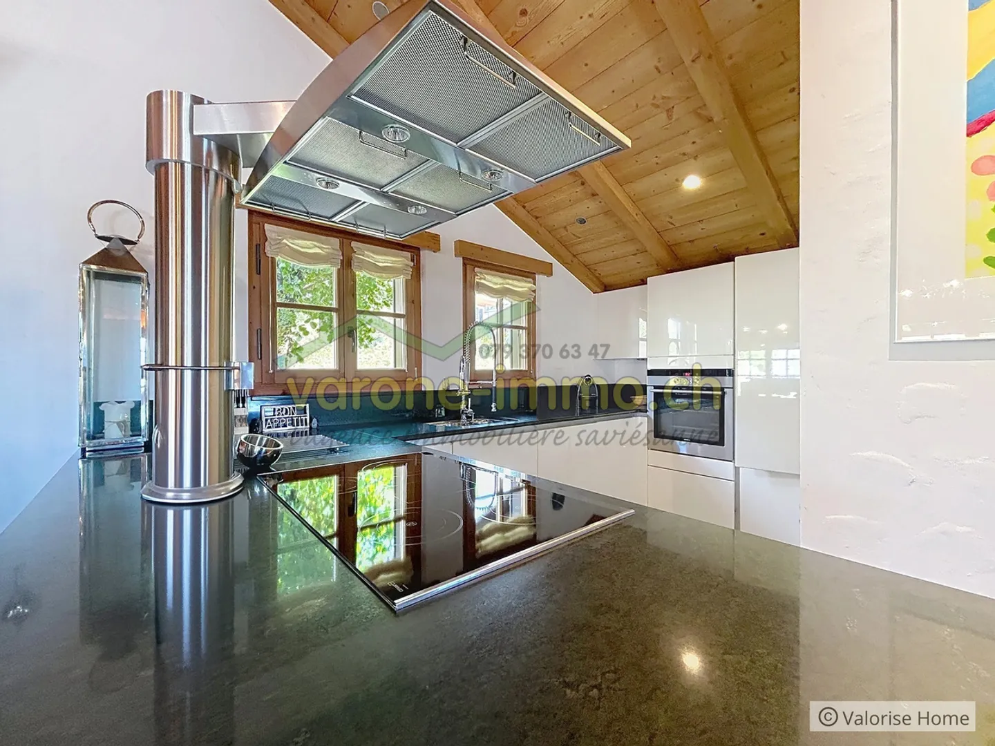 À Vendre - Charmant Chalet de 6 Pièces avec Piscine à Savièse - Photo 3 sur 17