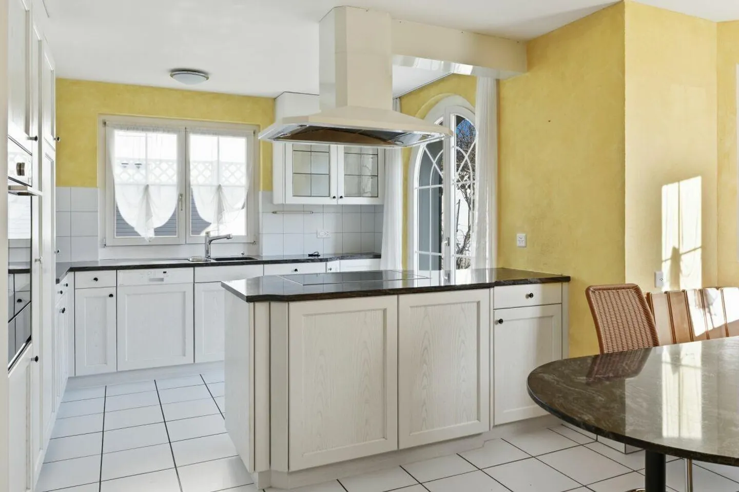 Spacious Single-Family Home with Large Garden - Photo 5 of 24