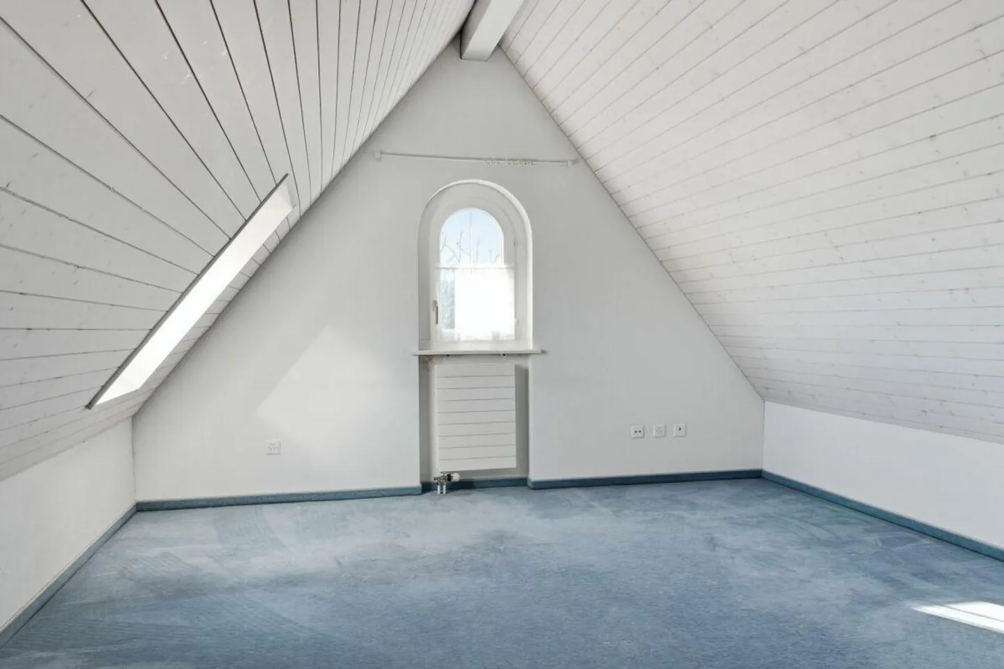 Spacious Single-Family Home with Large Garden - Photo 9 of 24